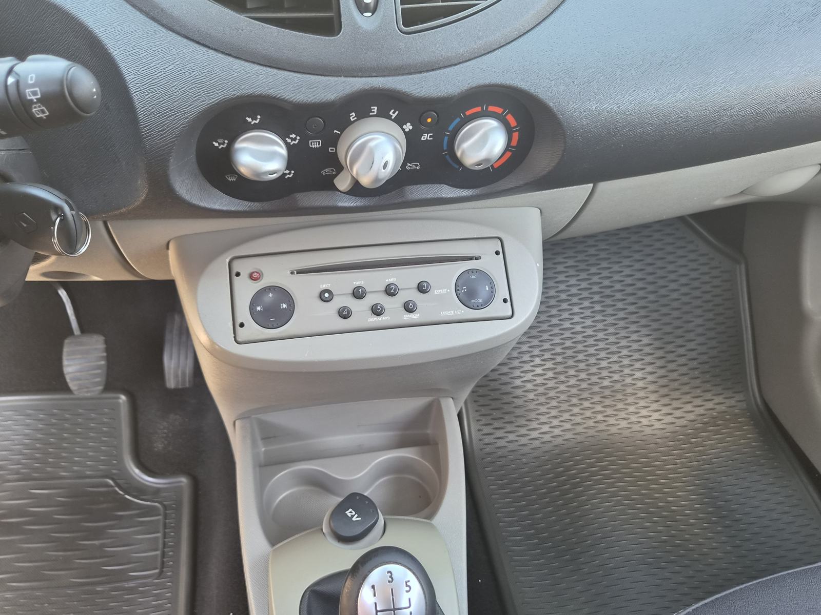Renault Twingo GT 1,2, fotografija 15