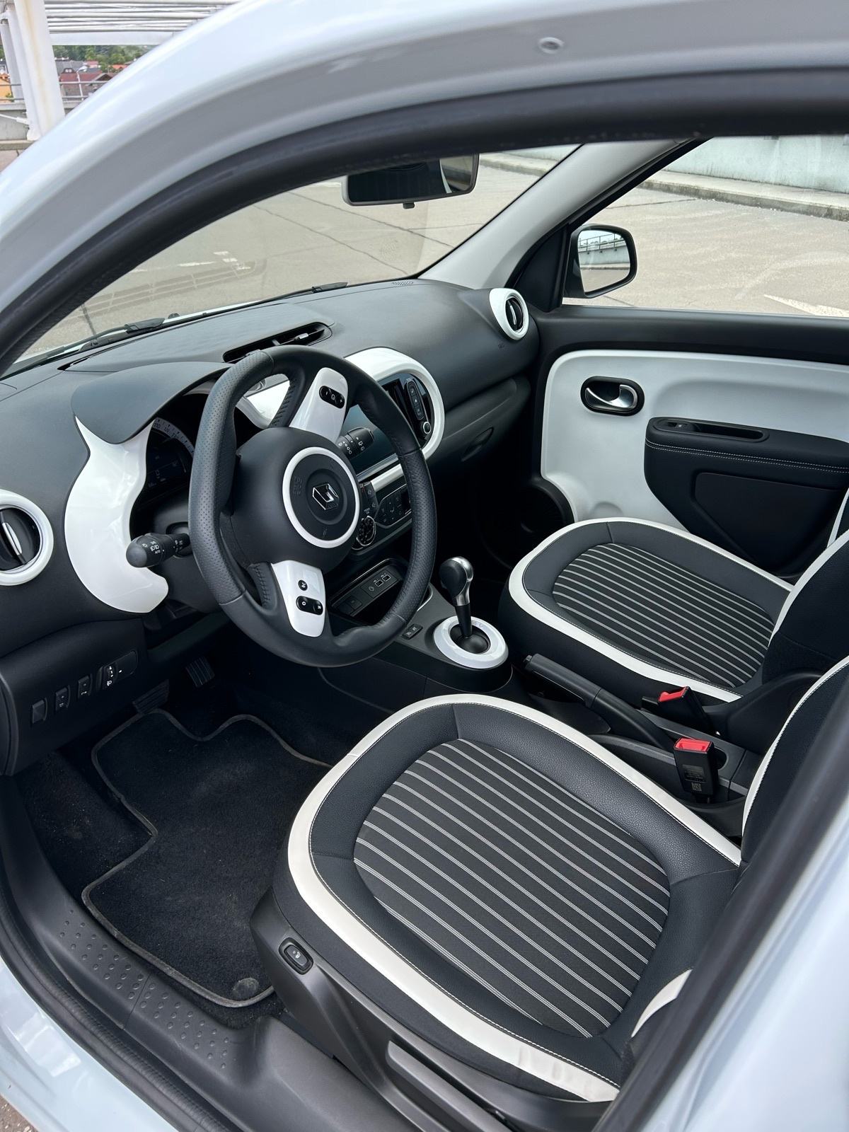 Renault Twingo III Techno R80 automatik, fotografija 5
