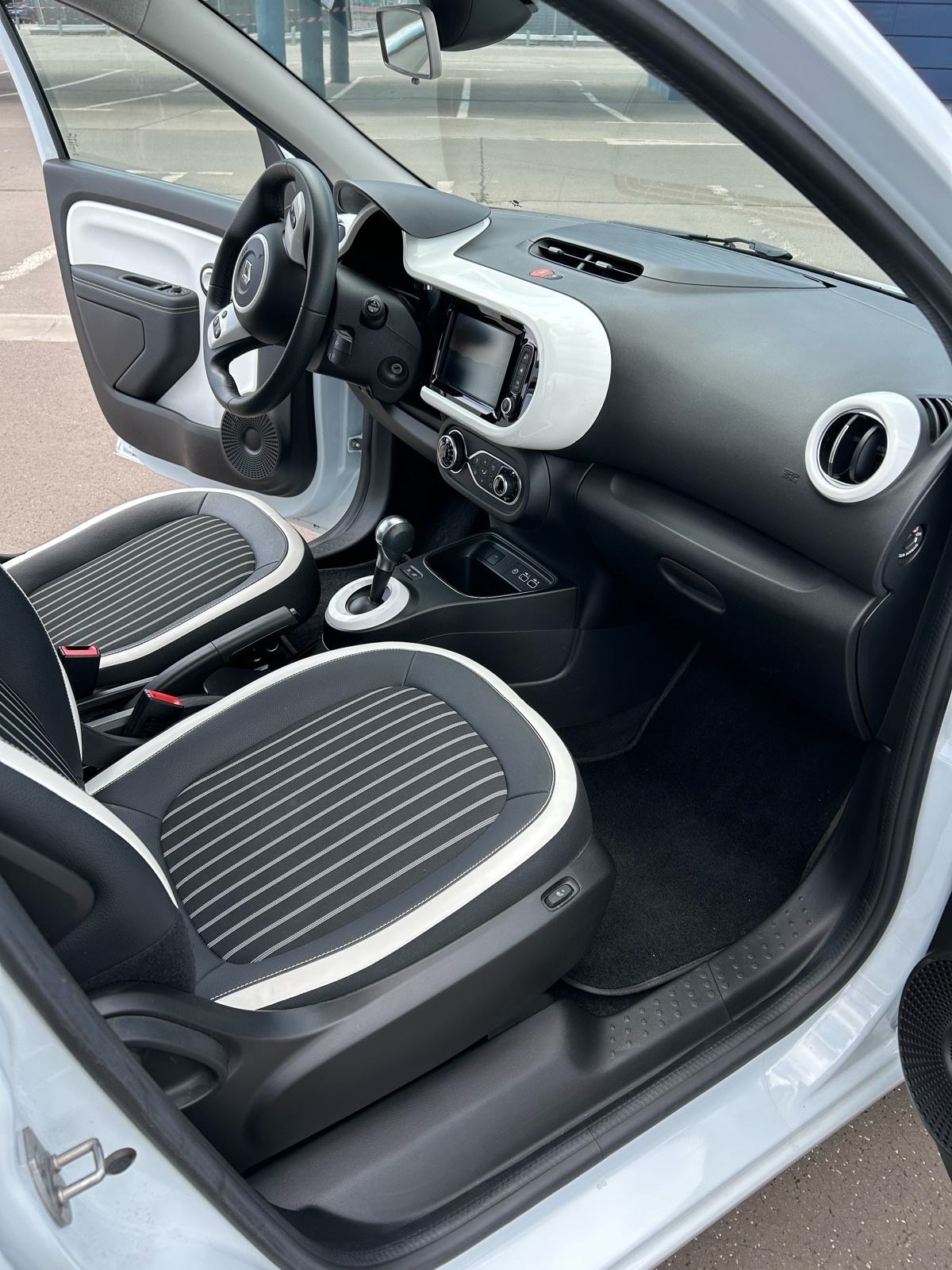 Renault Twingo III Techno R80 automatik, fotografija 8
