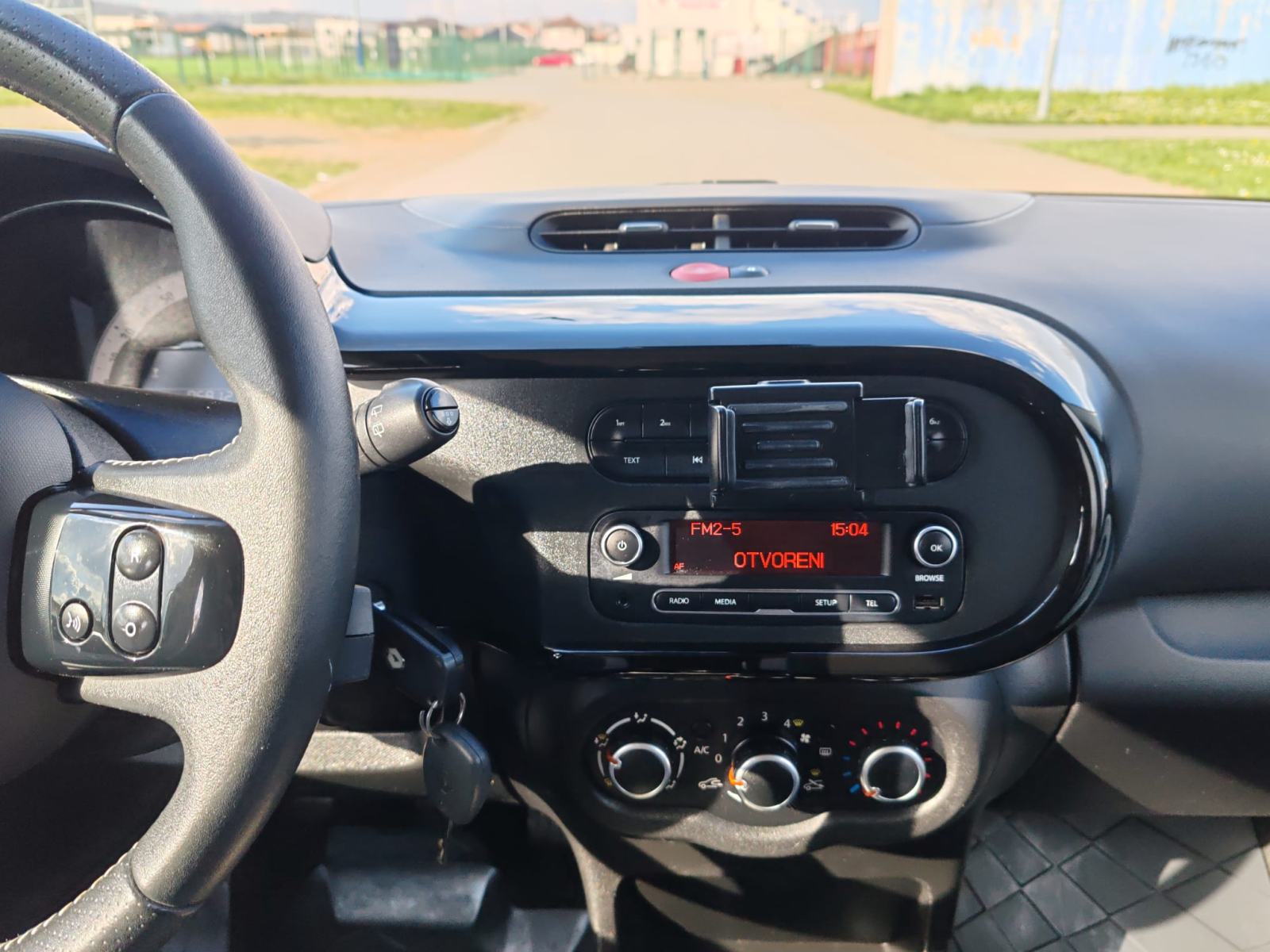 Renault Twingo SCe 1,0 BENZIN, 2015 G, 96000 KM, KARTICE DO 36 RATA, fotografija 16