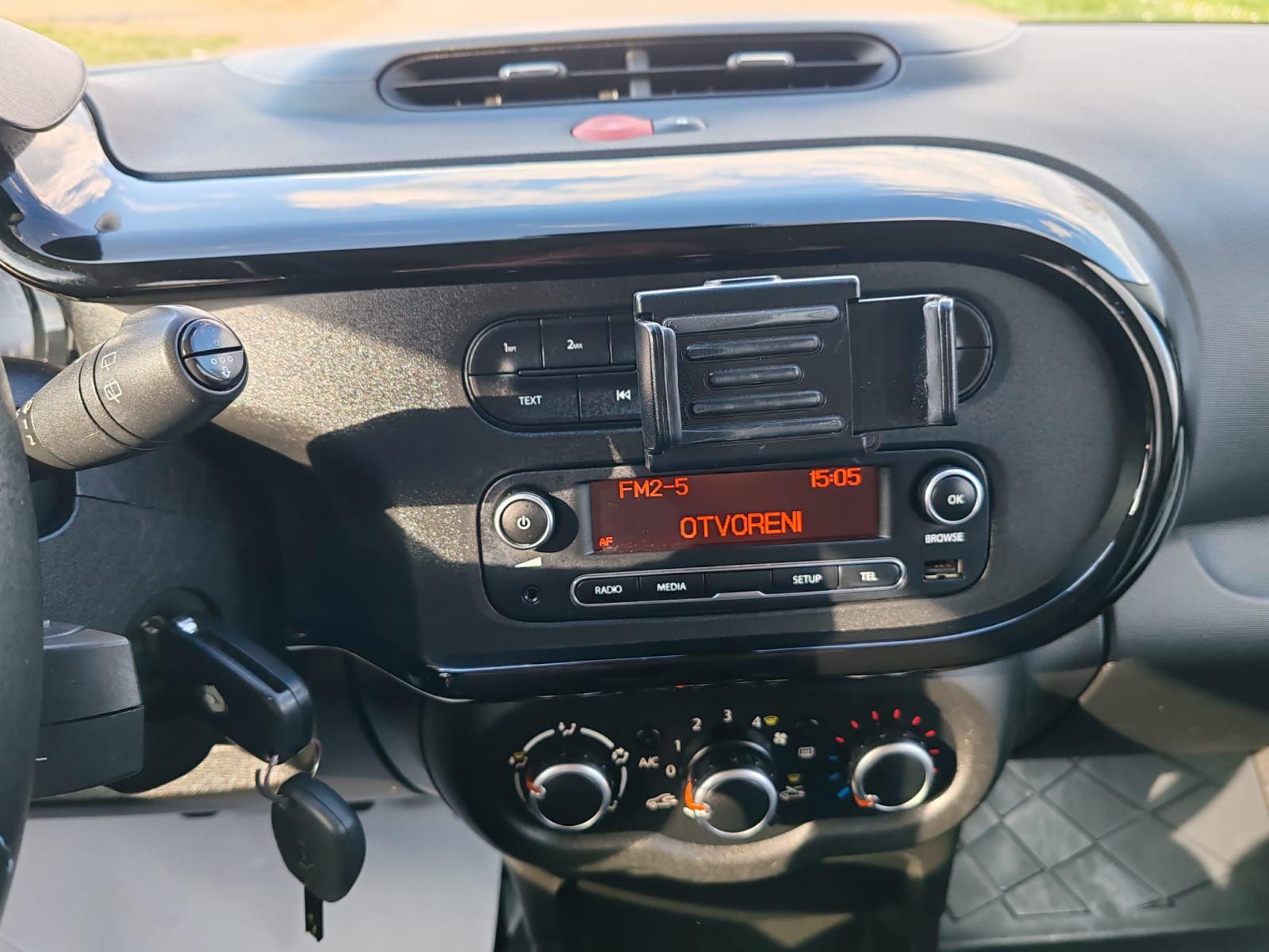 Renault Twingo SCe 1,0 BENZIN, 2015 G, 96000 KM, KARTICE DO 36 RATA, fotografija 15