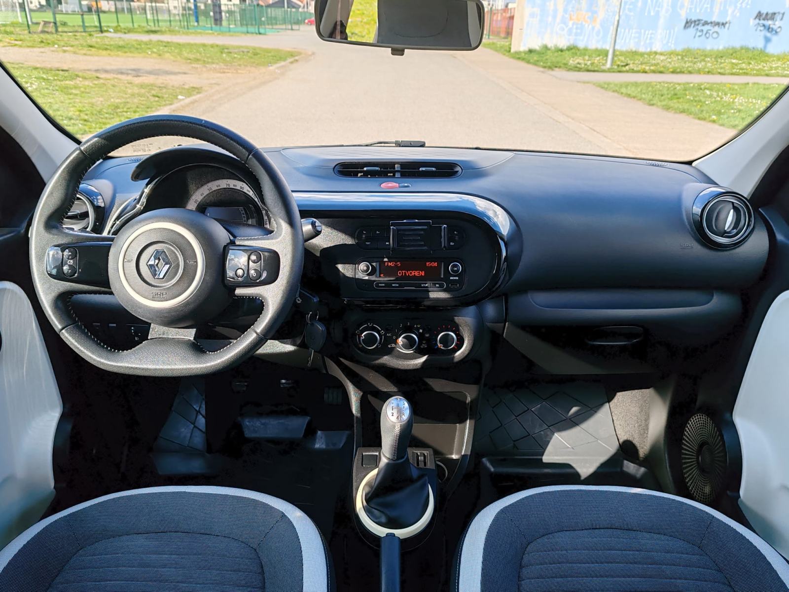 Renault Twingo SCe 1,0 BENZIN, 2015 G, 96000 KM, KARTICE DO 36 RATA, fotografija 13