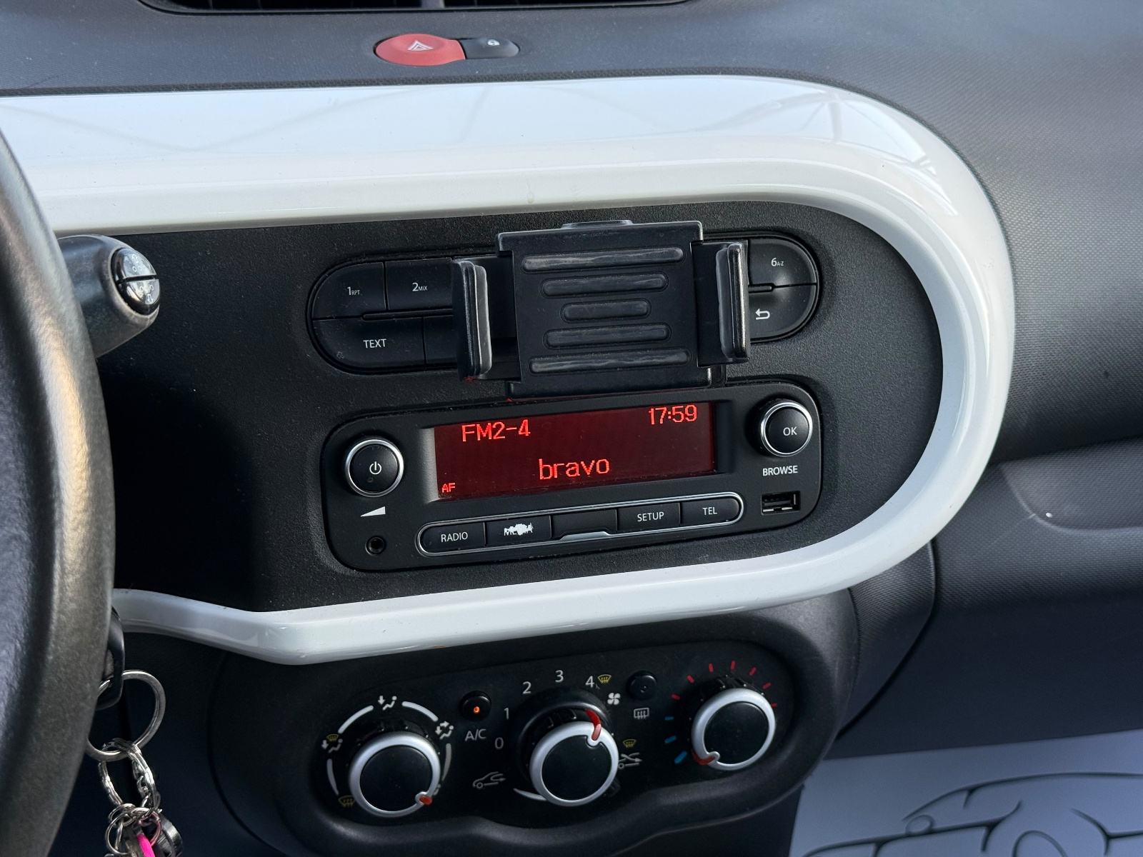 Renault Twingo SCe 70 LIMITED,TEMP,KLIMA, REG 03/2027,, fotografija 15