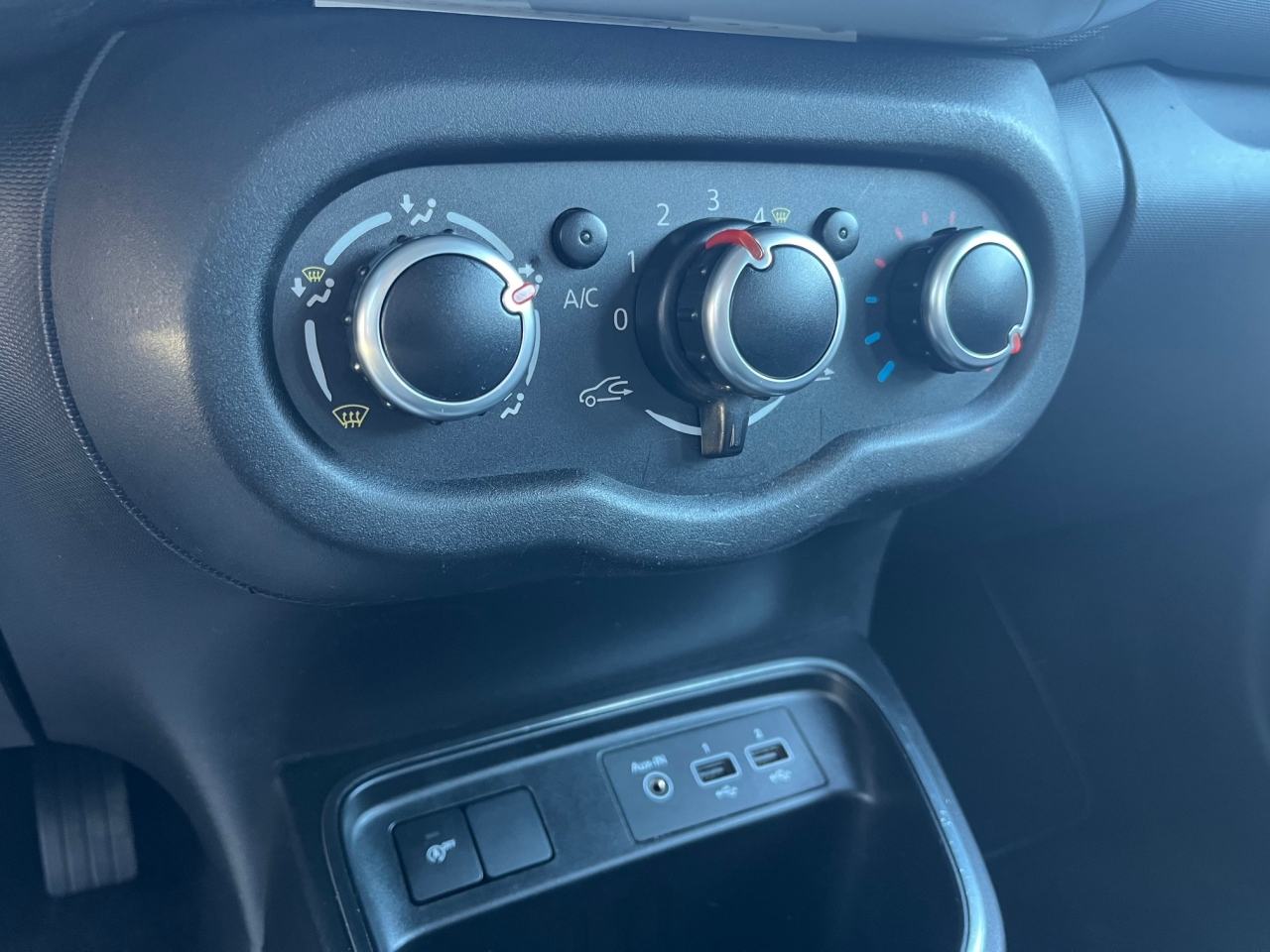 Renault Twingo SCe 75 Zen, fotografija 12