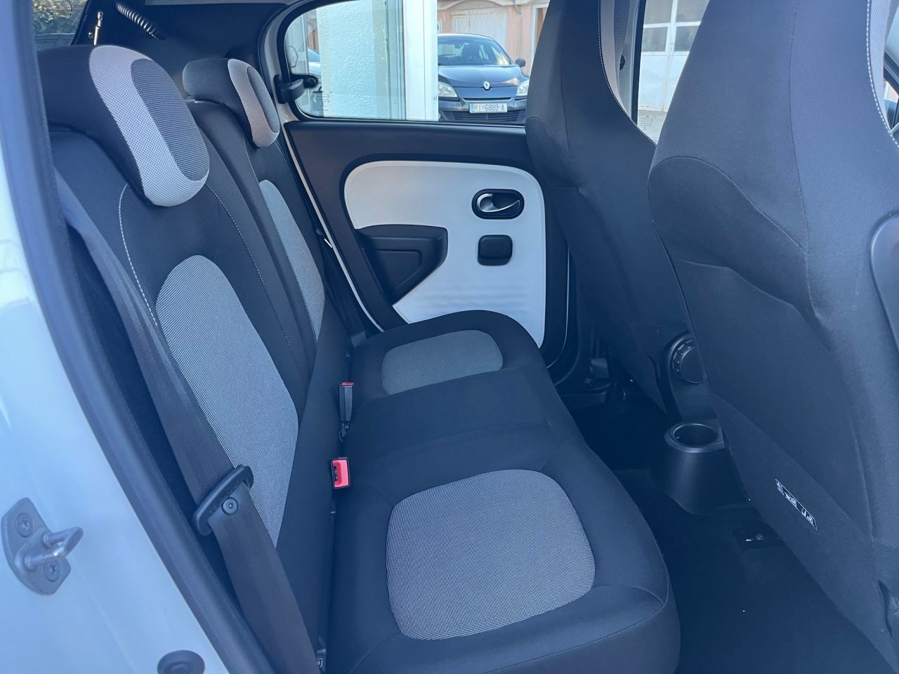 Renault Twingo SCe 75 Zen, fotografija 17