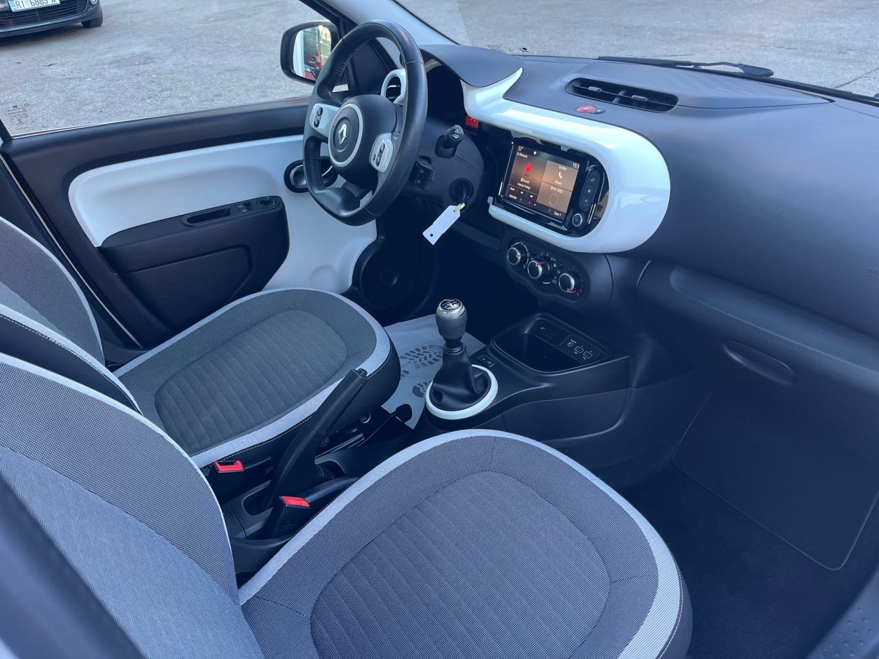 Renault Twingo SCe 75 Zen, fotografija 18