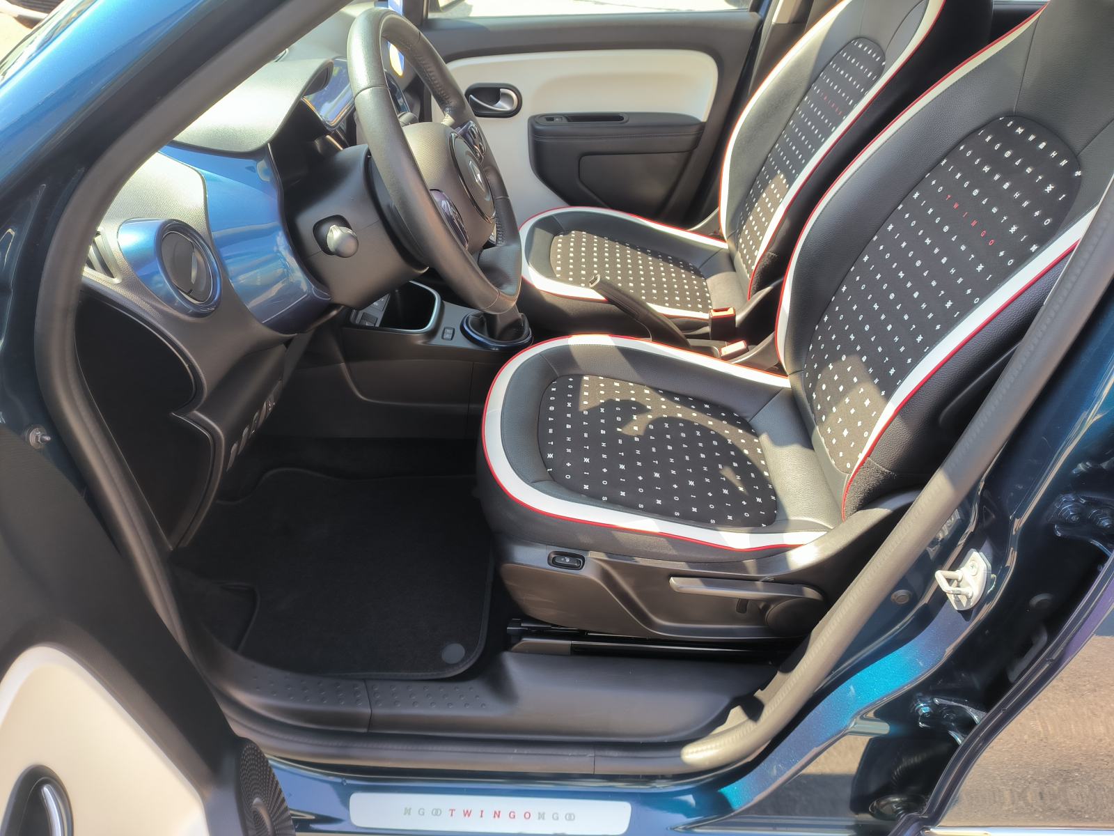 Renault Twingo 1.0 SIGNATURE, SERVISNA, JAMSTVO, REG. 1 GODINU, fotografija 12