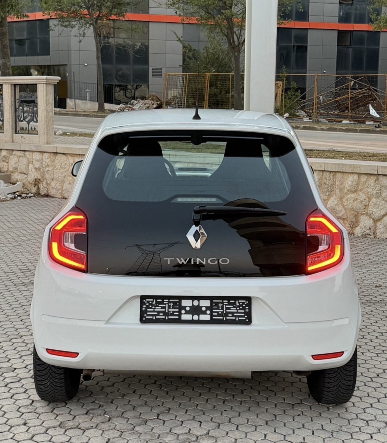 RENAULT TWINGO SCe ~ LIMITED ~ KLIMA , LED , TEMPOMAT , MF VOLAN, fotografija 11