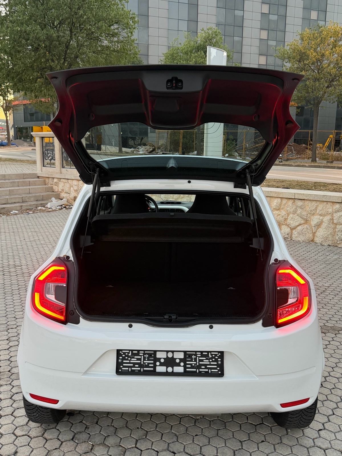 RENAULT TWINGO SCe ~ LIMITED ~ KLIMA , LED , TEMPOMAT , MF VOLAN, fotografija 19