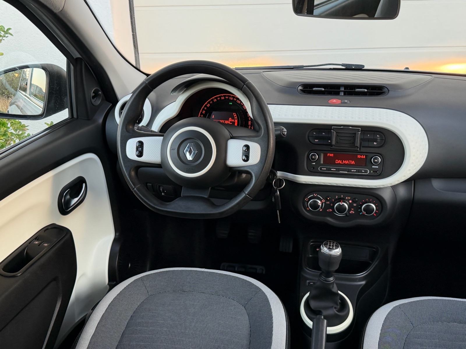 RENAULT TWINGO SCe ~ LIMITED ~ KLIMA , LED , TEMPOMAT , MF VOLAN, fotografija 14