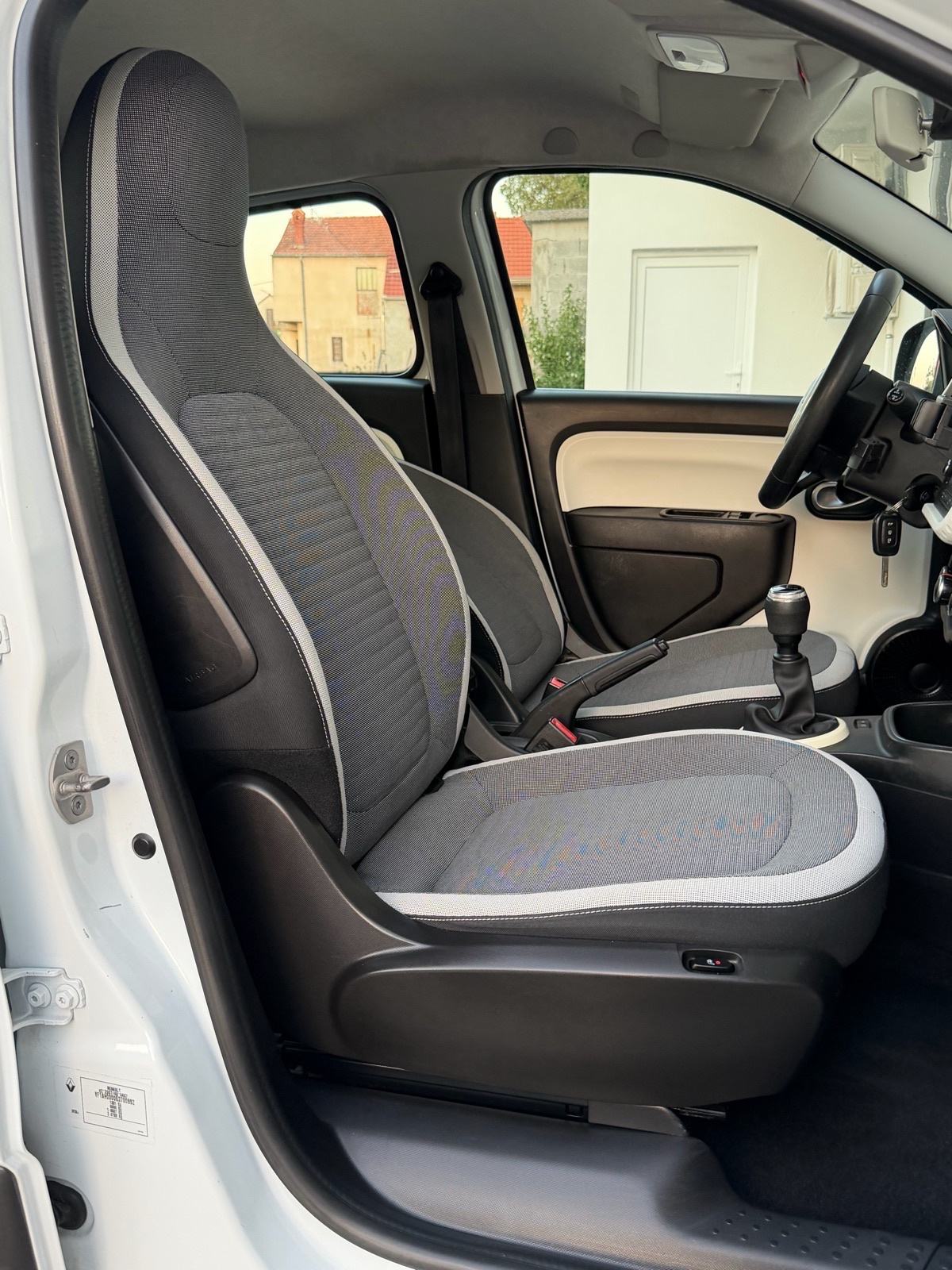 RENAULT TWINGO SCe ~ LIMITED ~ KLIMA , LED , TEMPOMAT , MF VOLAN, fotografija 15