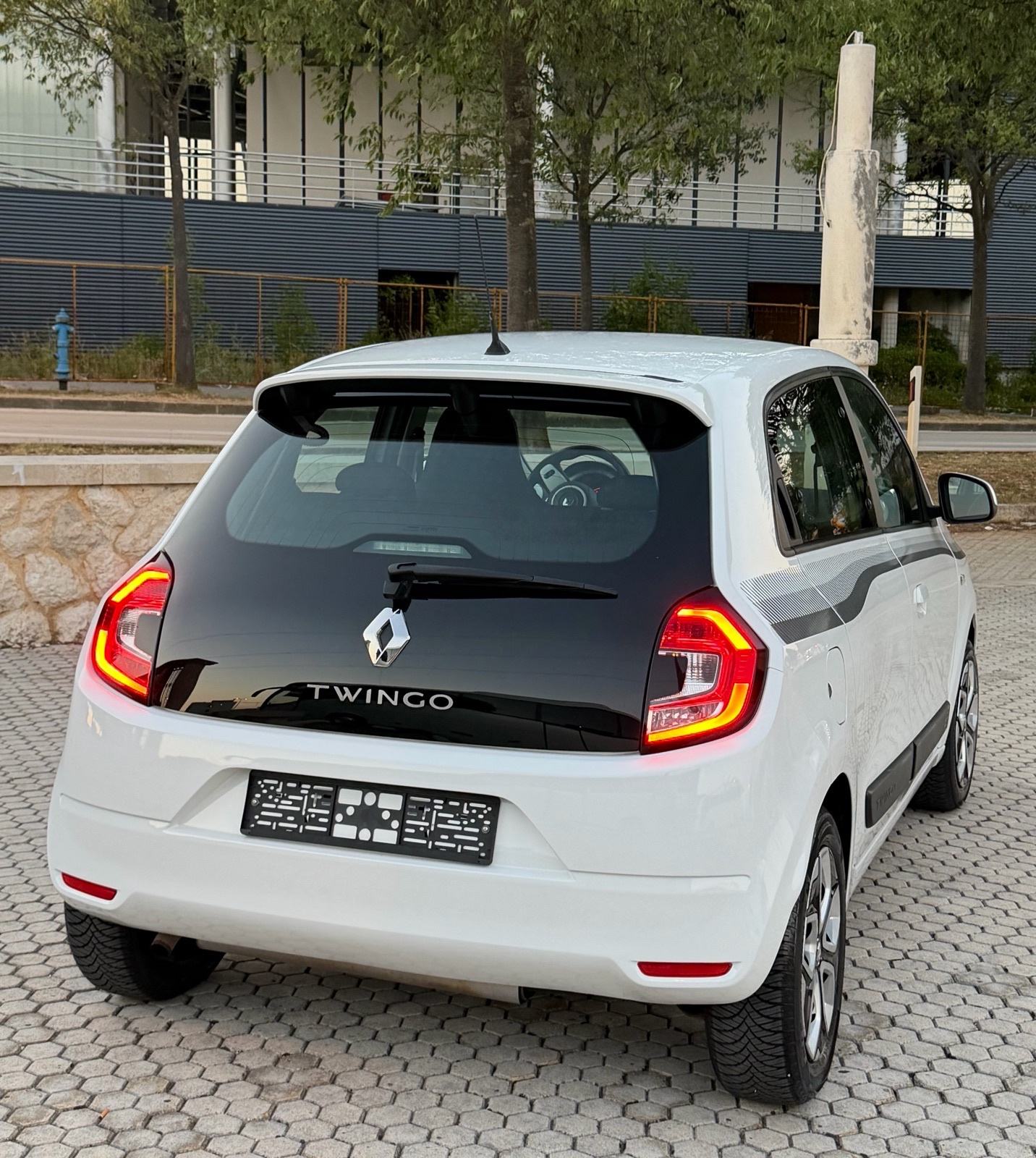 RENAULT TWINGO SCe ~ LIMITED ~ KLIMA , LED , TEMPOMAT , MF VOLAN, fotografija 13