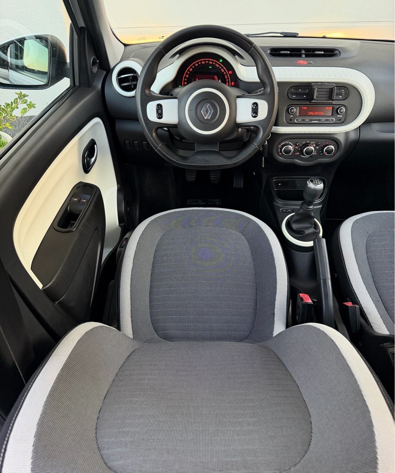 RENAULT TWINGO SCe ~ LIMITED ~ KLIMA , LED , TEMPOMAT , MF VOLAN, fotografija 7