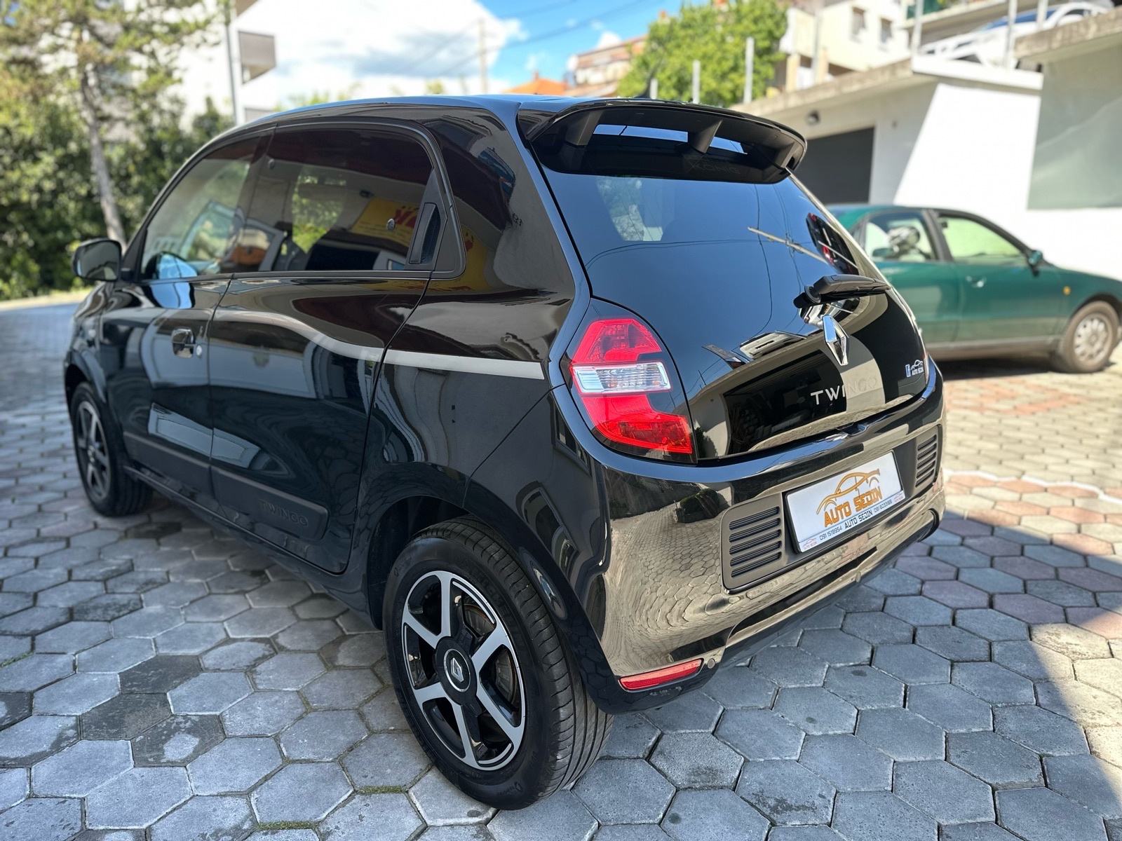 Renault Twingo TCe 90 LIMITED - PARKING SENZORI - TEMPOMAT - GARANCIJA, fotografija 3