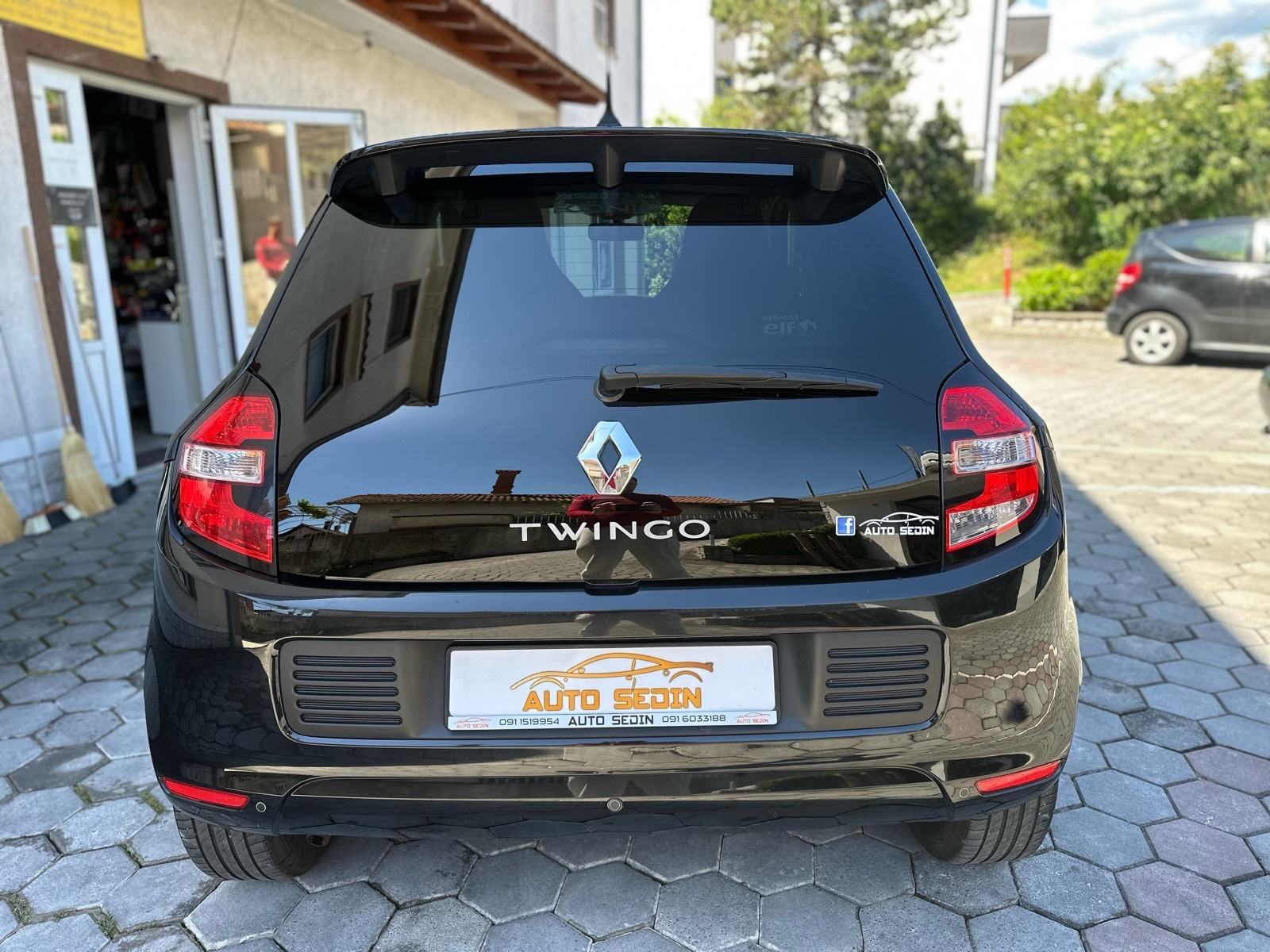 Renault Twingo TCe 90 LIMITED - PARKING SENZORI - TEMPOMAT - GARANCIJA, fotografija 4