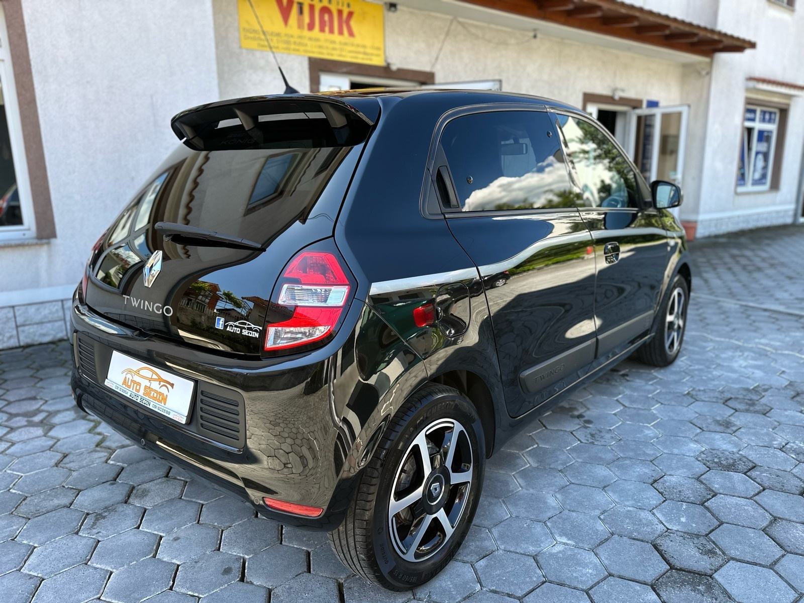 Renault Twingo TCe 90 LIMITED - PARKING SENZORI - TEMPOMAT - GARANCIJA, fotografija 5