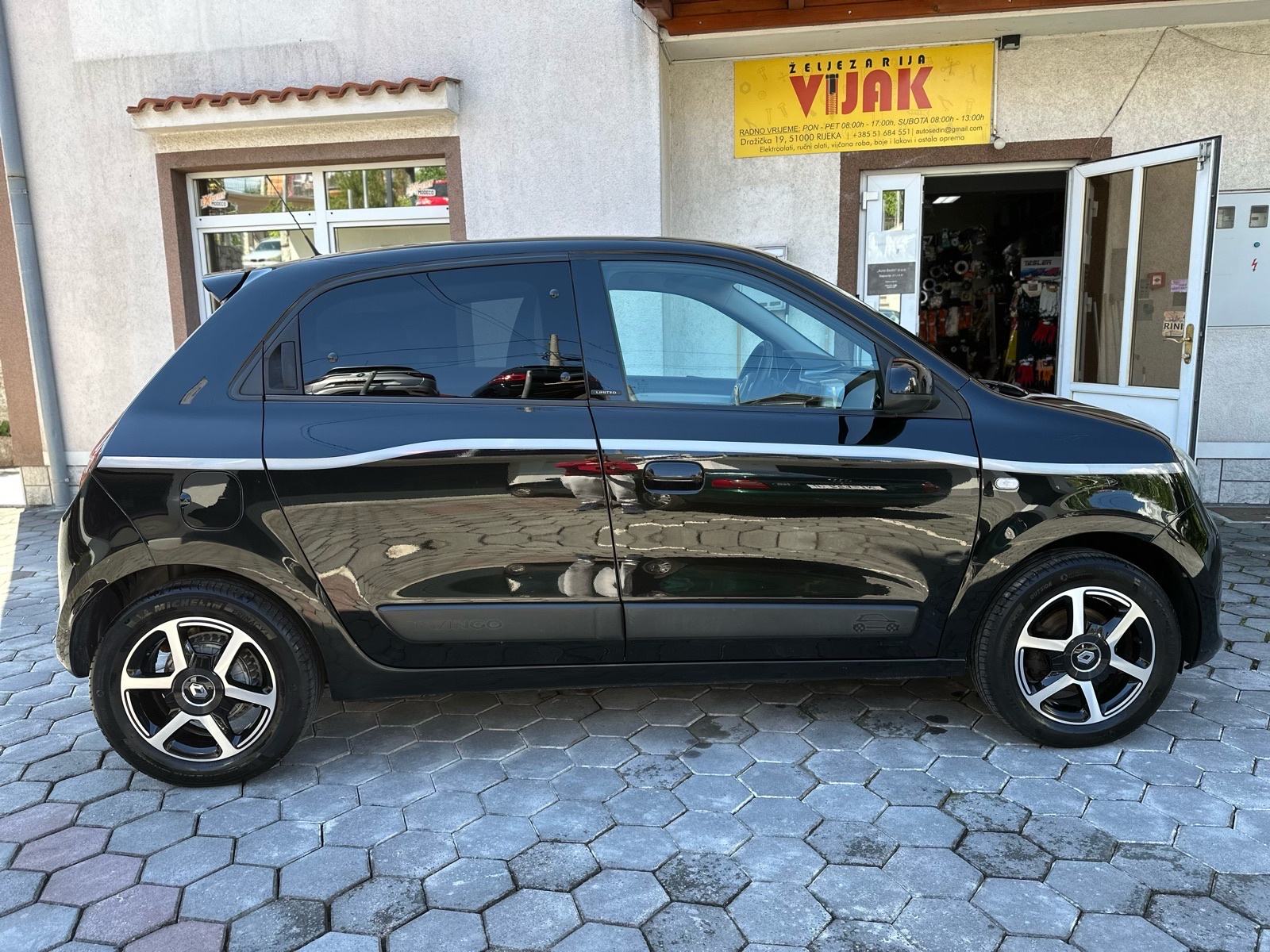 Renault Twingo TCe 90 LIMITED - PARKING SENZORI - TEMPOMAT - GARANCIJA, fotografija 6
