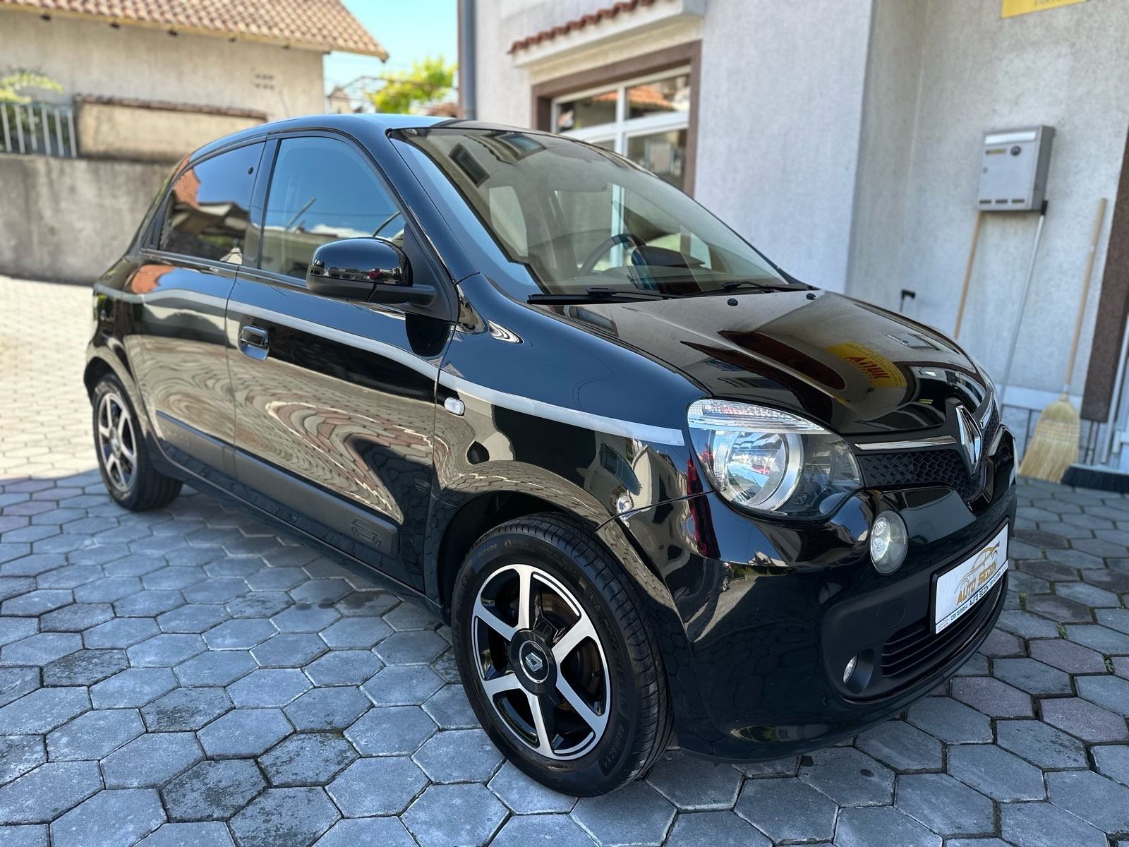 Renault Twingo TCe 90 LIMITED - PARKING SENZORI - TEMPOMAT - GARANCIJA, fotografija 7