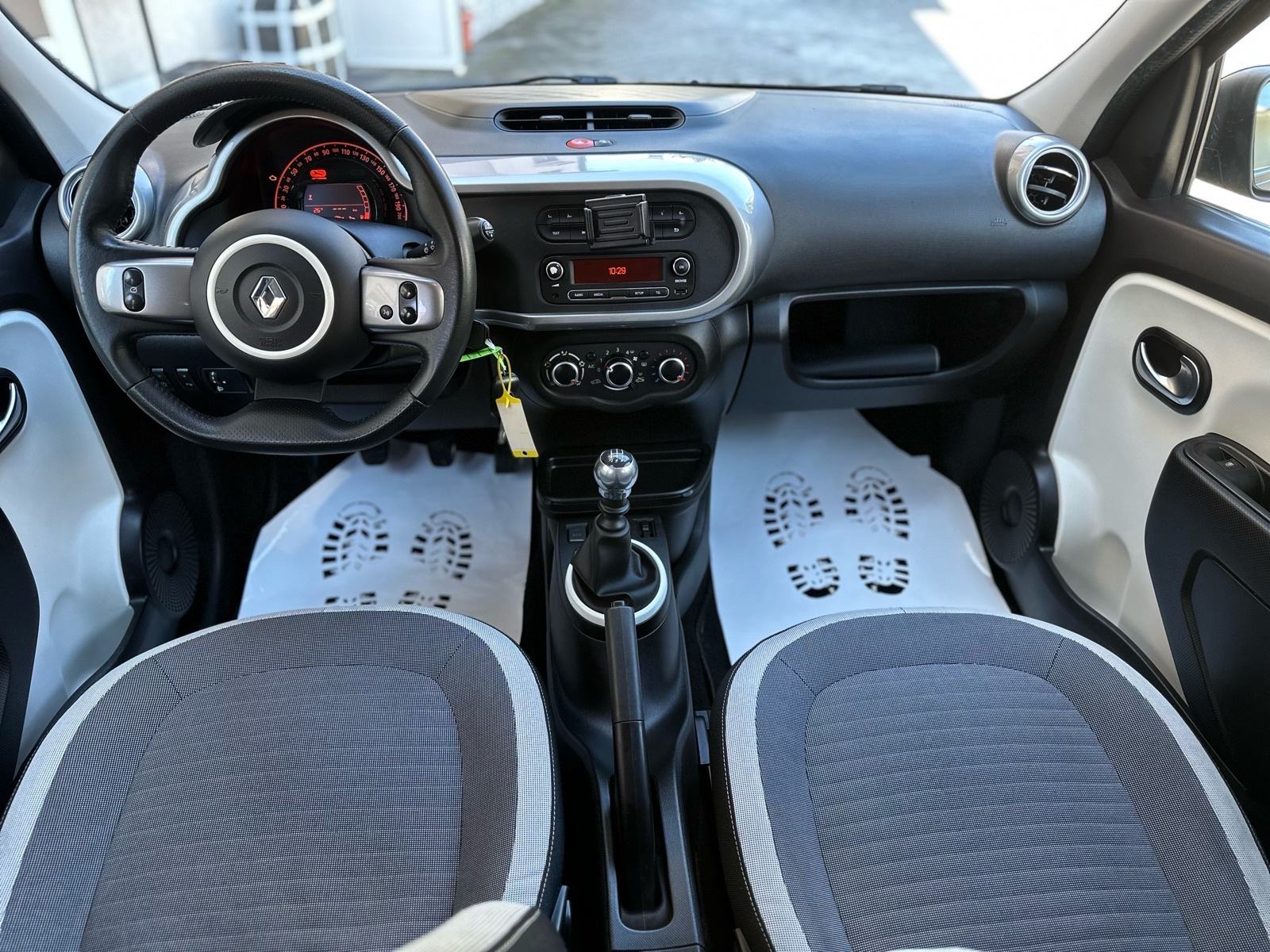 Renault Twingo TCe 90 LIMITED - PARKING SENZORI - TEMPOMAT - GARANCIJA, fotografija 11