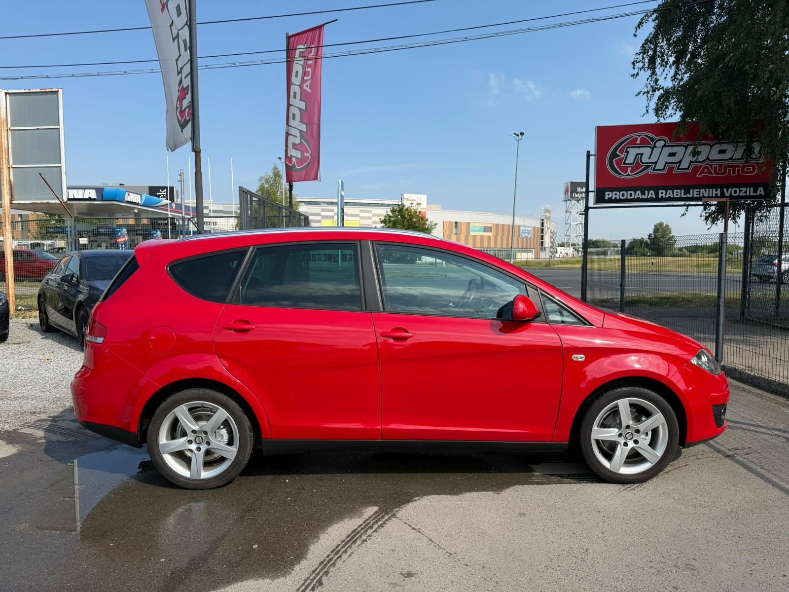 Seat Altea XL 1,6 TDI - KLIMA - REGISTRIRAN - VELIKI SERVIS, fotografija 7