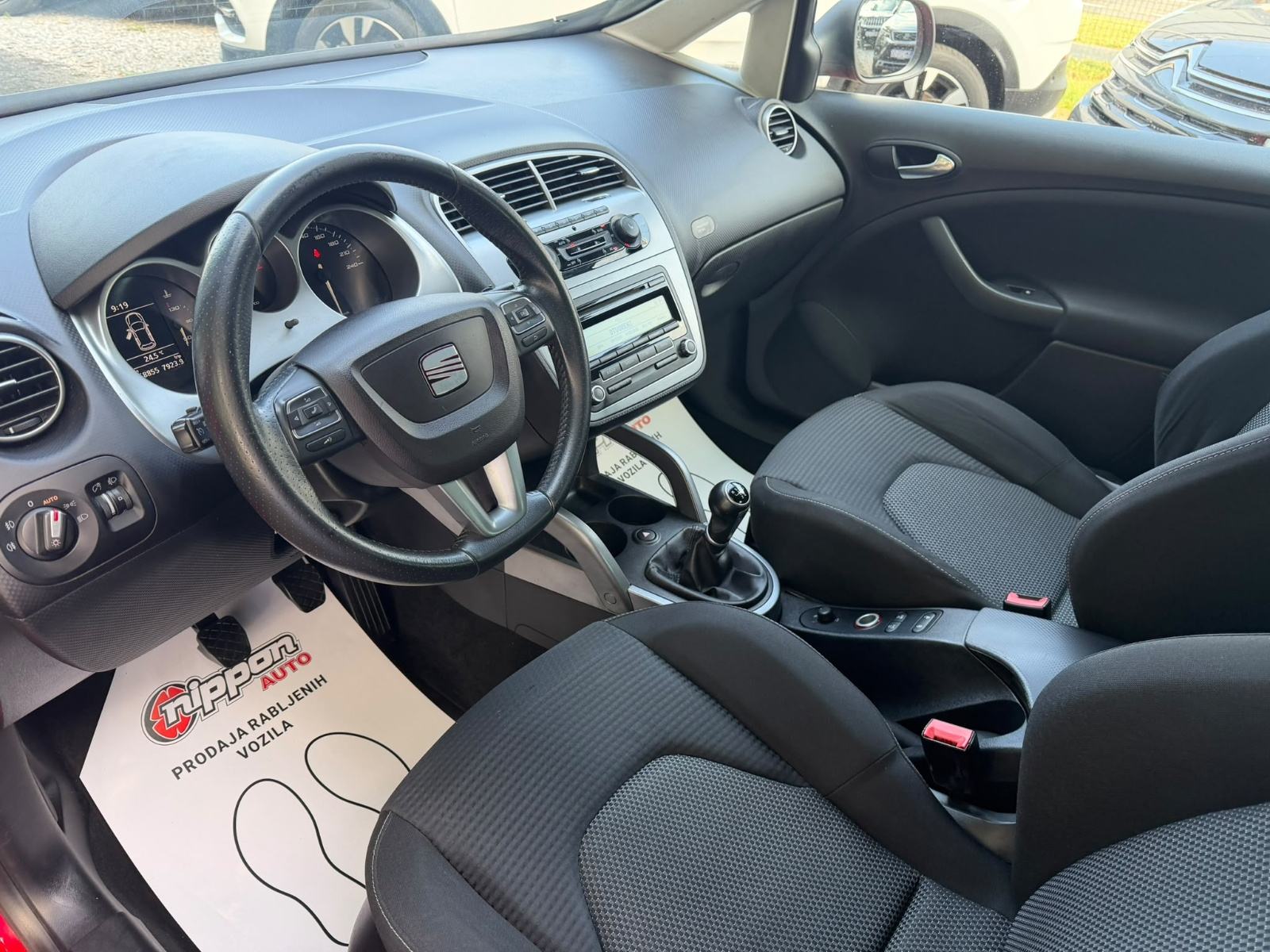 Seat Altea XL 1,6 TDI - KLIMA - REGISTRIRAN - VELIKI SERVIS, fotografija 10