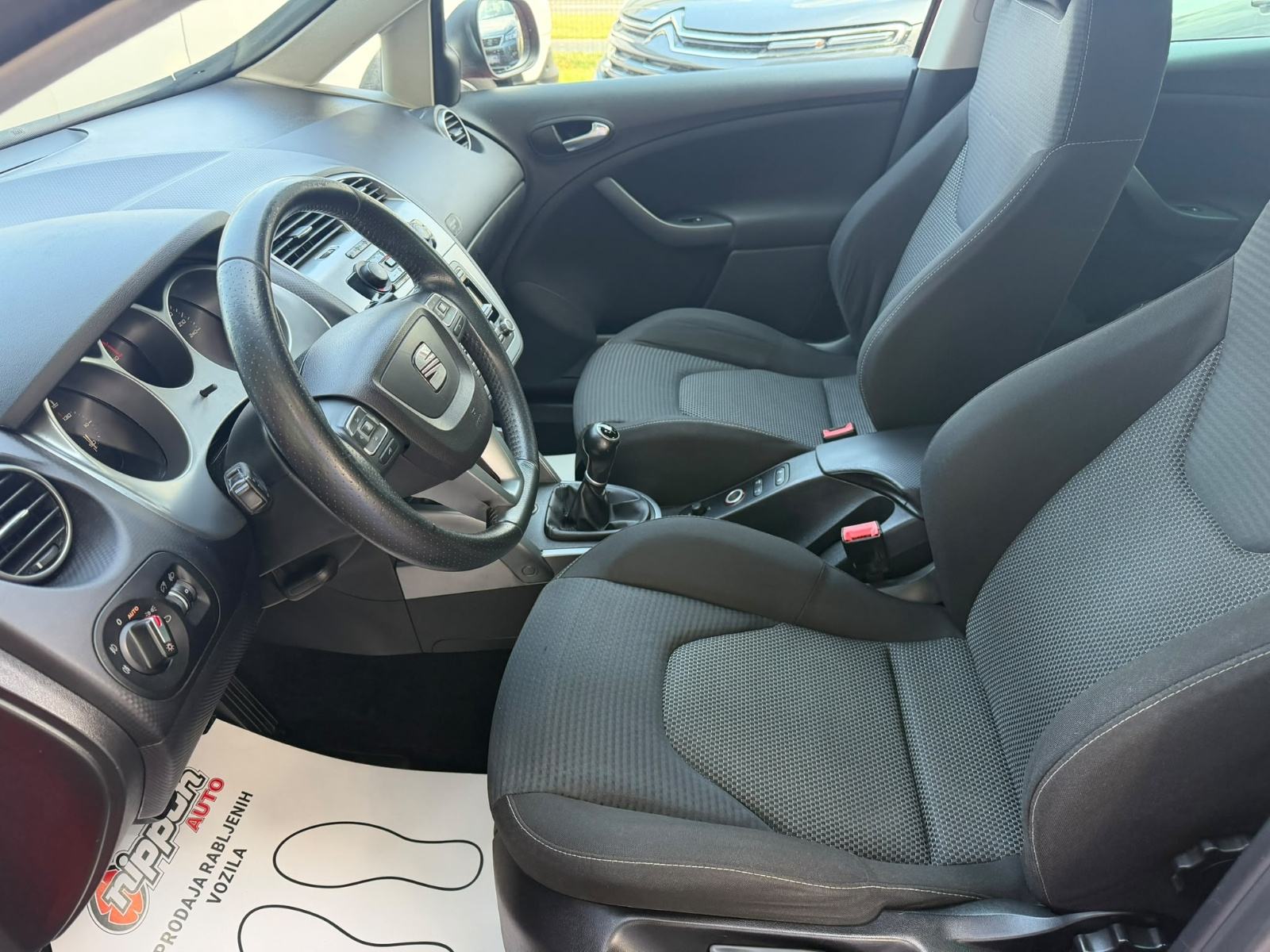 Seat Altea XL 1,6 TDI - KLIMA - REGISTRIRAN - VELIKI SERVIS, fotografija 11