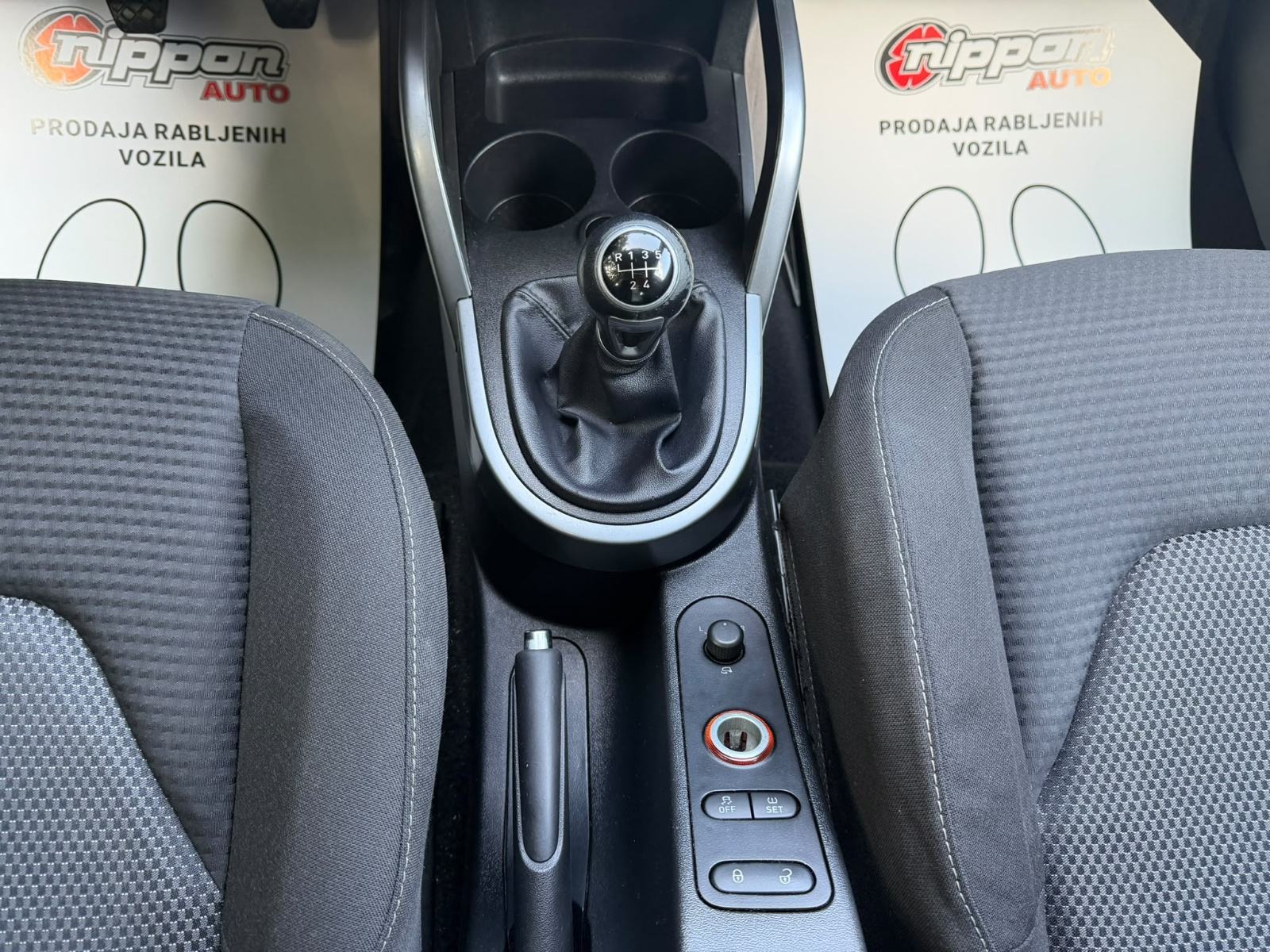 Seat Altea XL 1,6 TDI - KLIMA - REGISTRIRAN - VELIKI SERVIS, fotografija 16