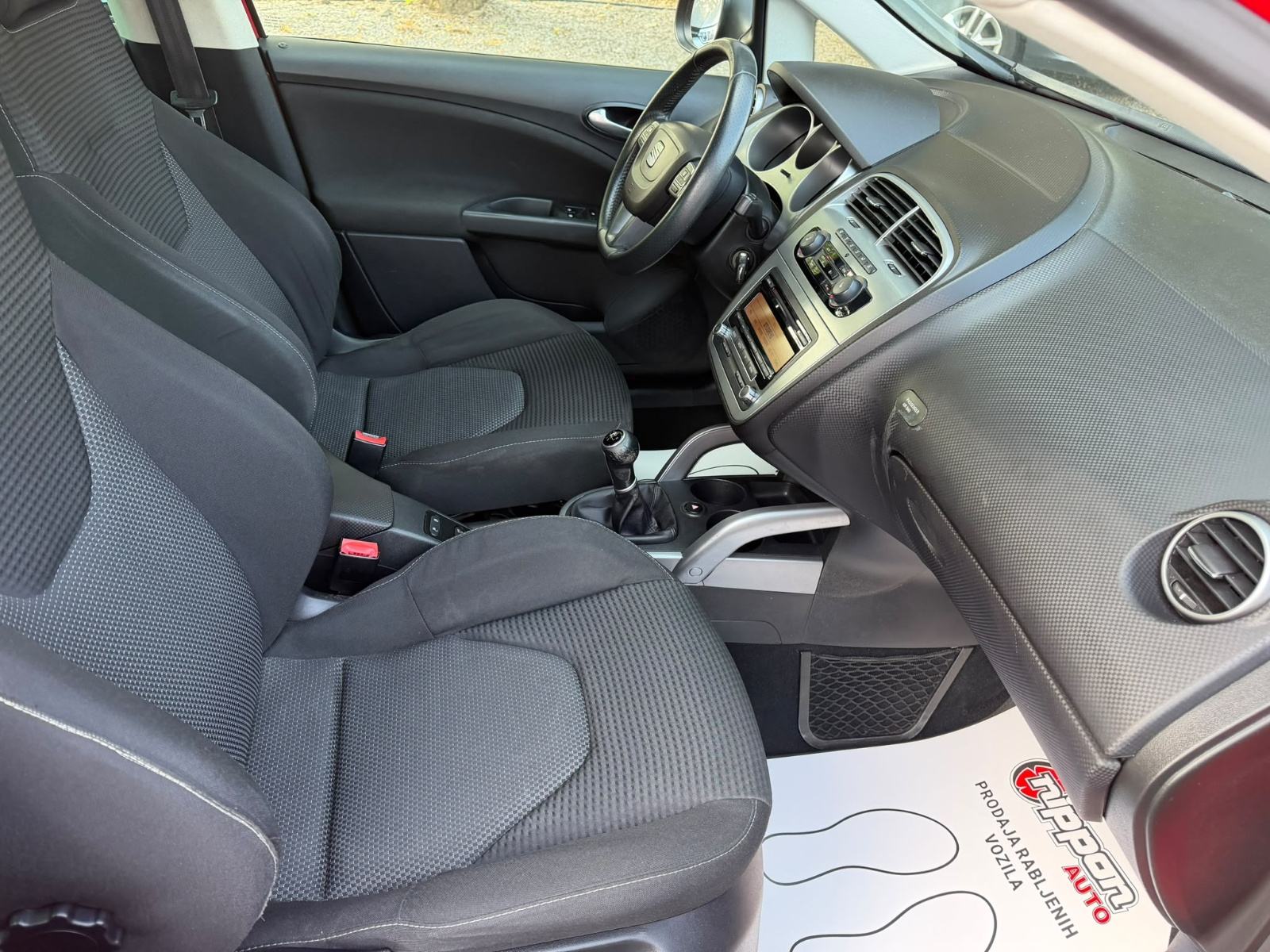 Seat Altea XL 1,6 TDI - KLIMA - REGISTRIRAN - VELIKI SERVIS, fotografija 19