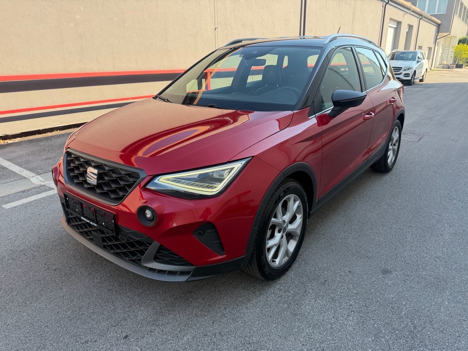 ***SEAT ARONA 1,0 TSI DSG FR PAKET*** KEYLESS, LED FAROVI, 17'', u PDV, fotografija 1
