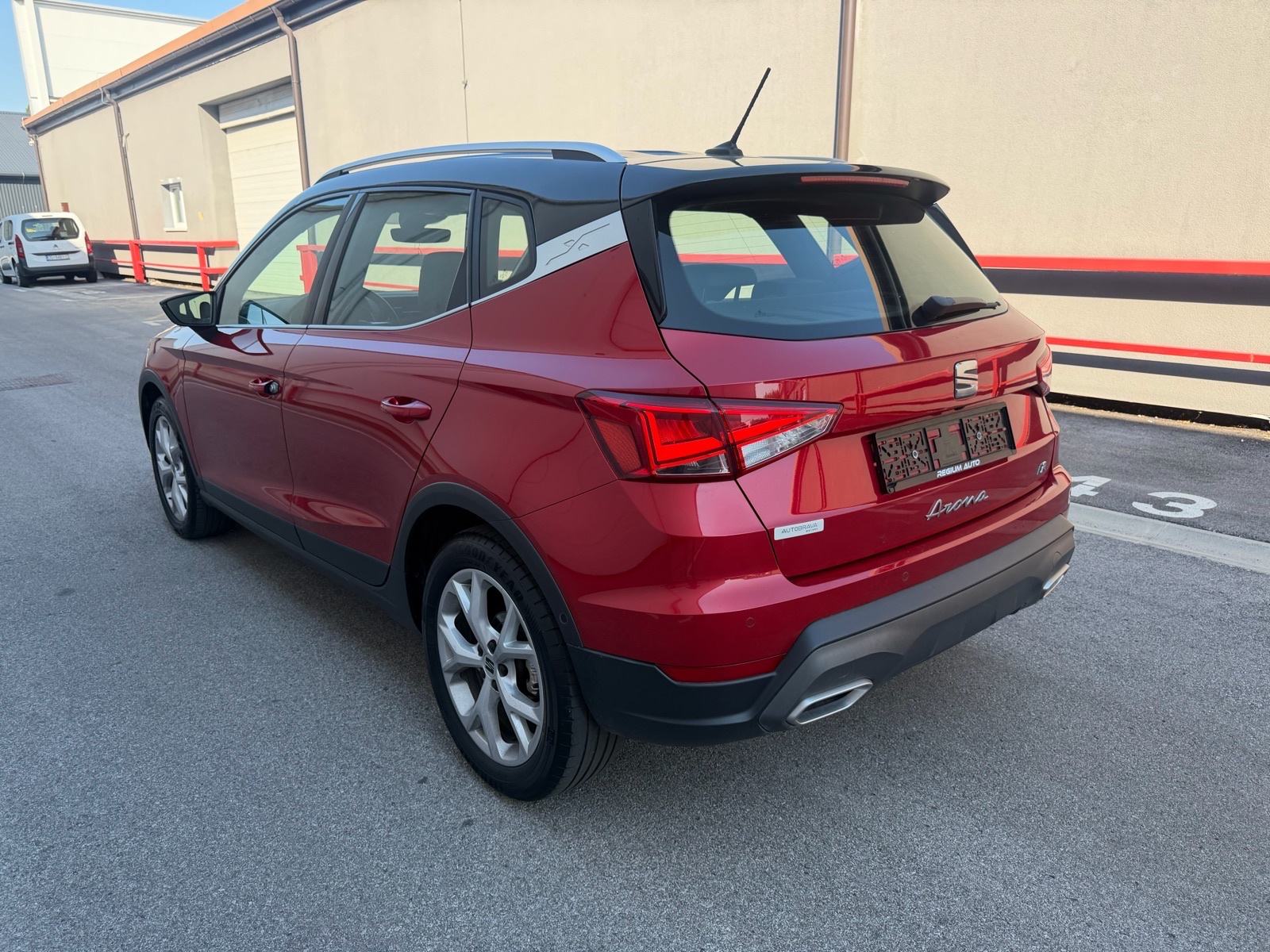 ***SEAT ARONA 1,0 TSI DSG FR PAKET*** KEYLESS, LED FAROVI, 17'', u PDV, fotografija 5