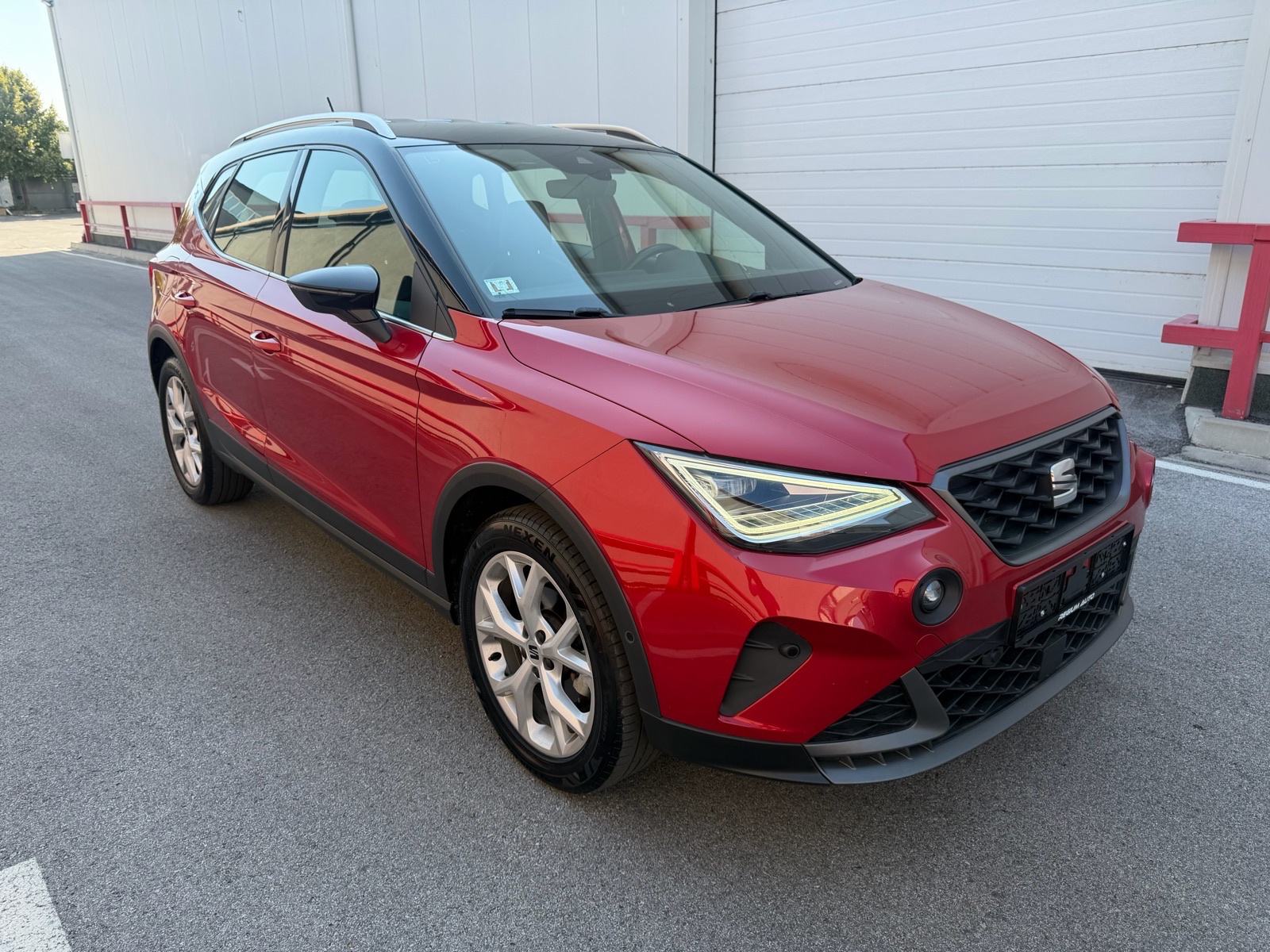 ***SEAT ARONA 1,0 TSI DSG FR PAKET*** KEYLESS, LED FAROVI, 17'', u PDV, fotografija 2