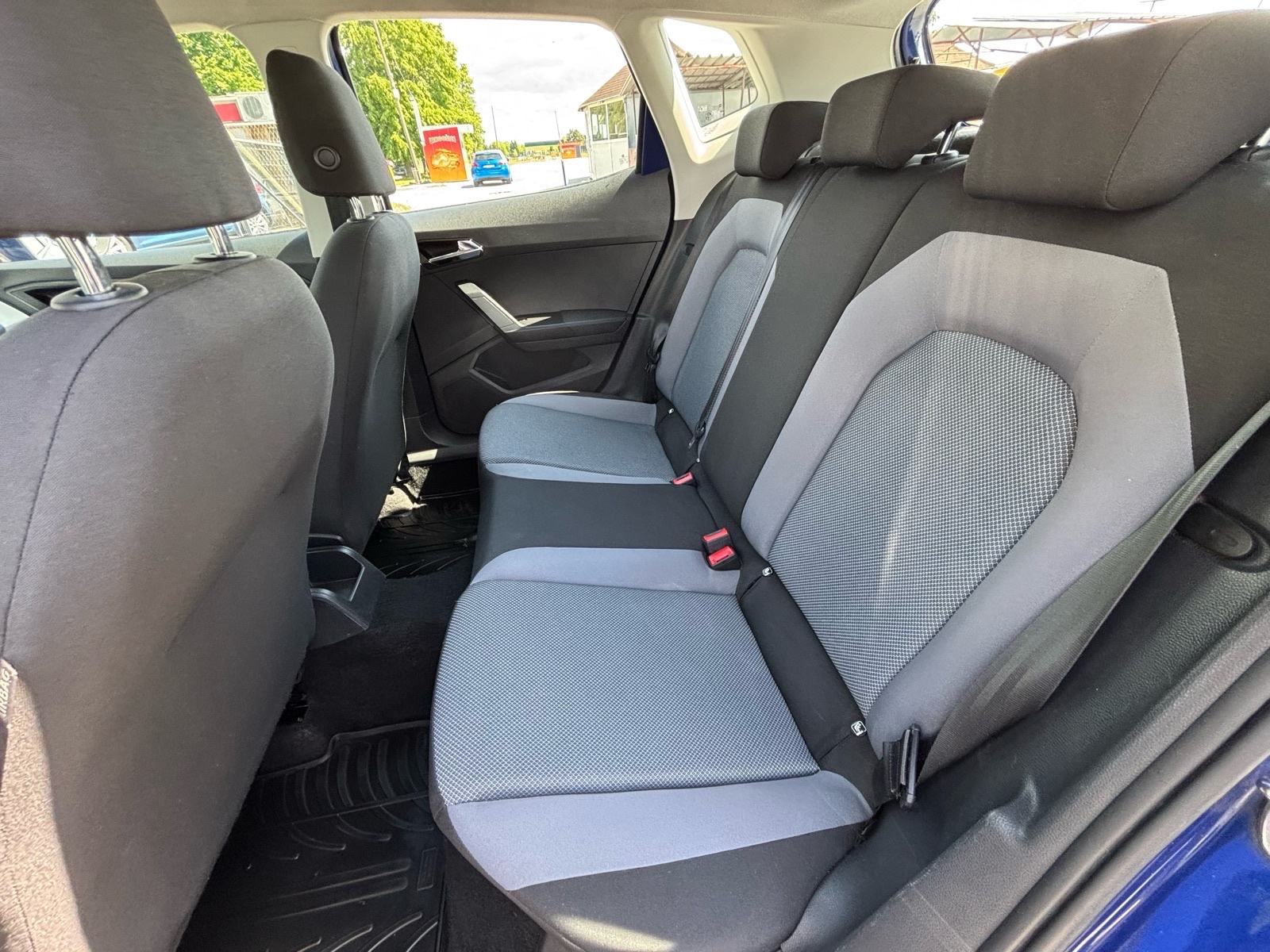 Seat Arona 1,6 TDI - PDV - REGISTRIRAN - KLIMA - ALU - TEMPOMAT, fotografija 14