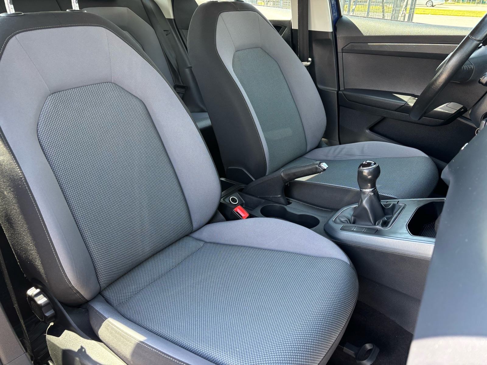 Seat Arona 1,6 TDI - PDV - REGISTRIRAN - KLIMA - ALU - TEMPOMAT, fotografija 17