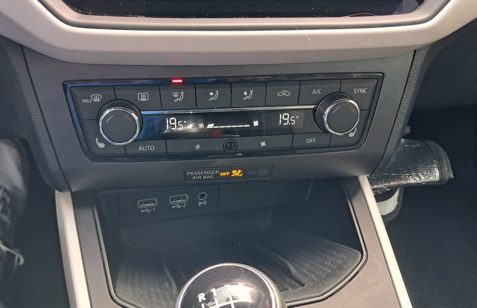 Seat Arona 1,6 TDI, Xcellence, ambietalno osvj, Keyless, LED svjetla, fotografija 17
