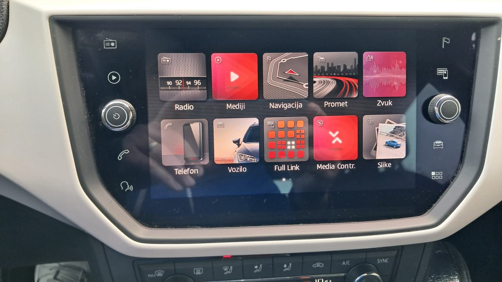 Seat Arona 1,6 TDI, Xcellence, ambietalno osvj, Keyless, LED svjetla, fotografija 18