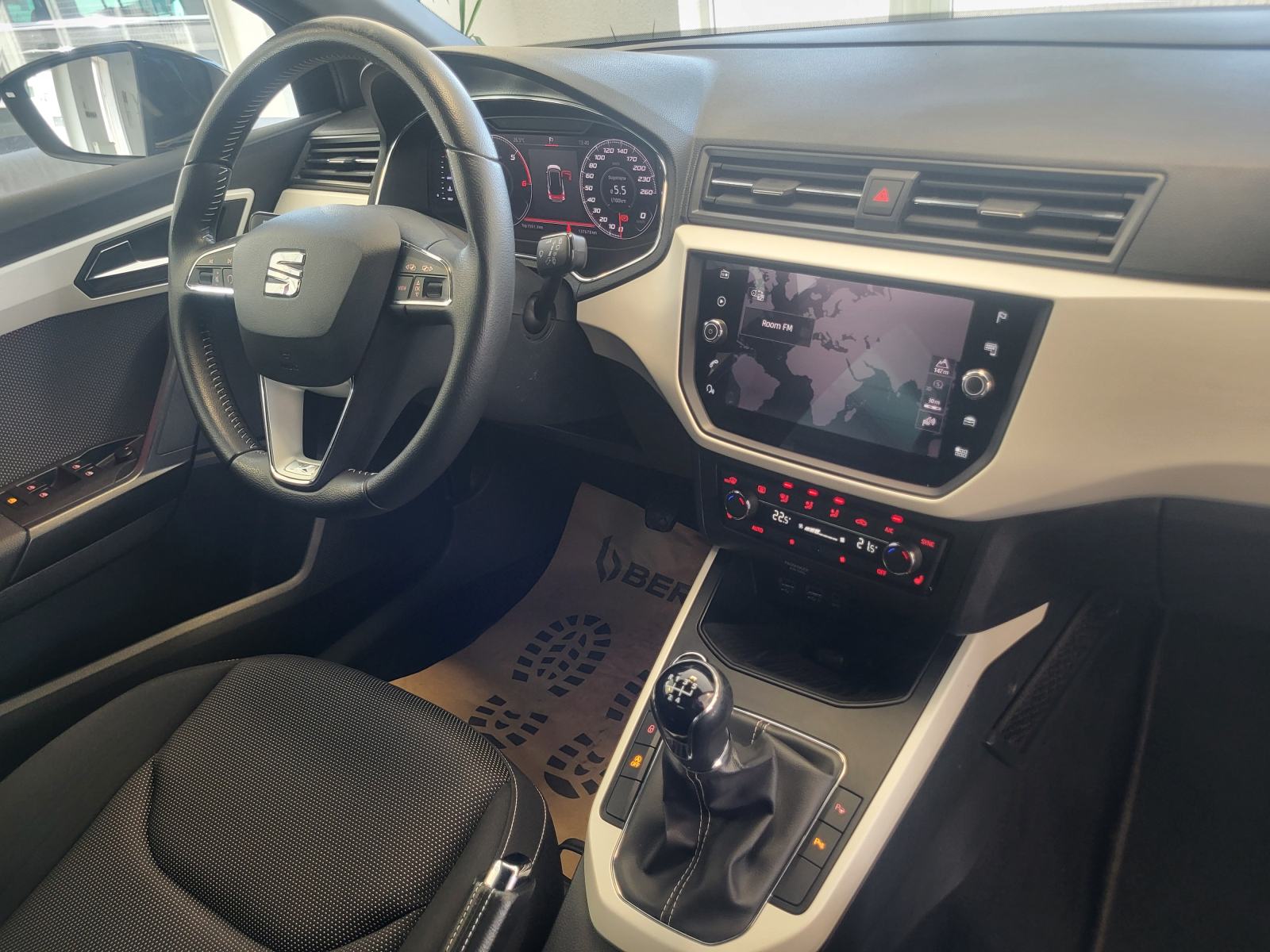 SEAT ARONA 1.6 TDI XCELLENCE NAVI VIRTUAL KAMERA LED+XENON JAMSTVO, fotografija 2