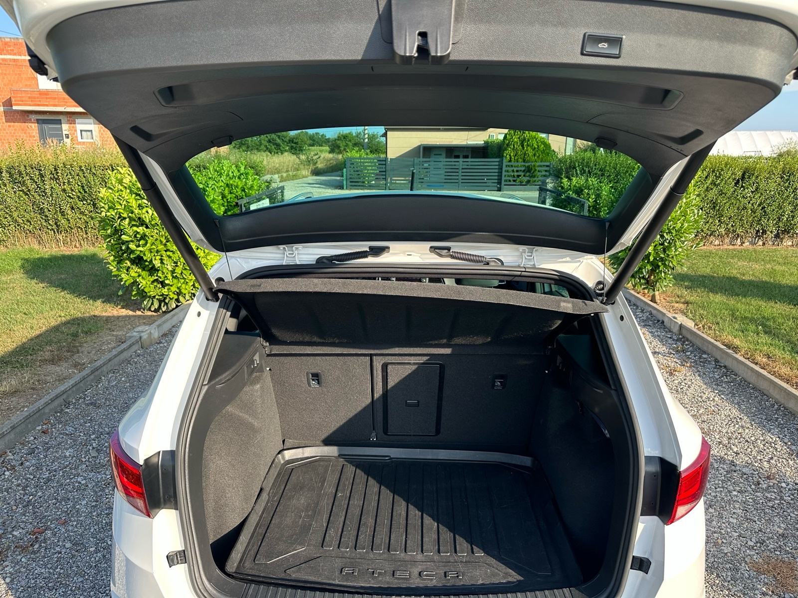 Seat Ateca 2,0 TDI DSG 4x4, PANO, 360 Kamera, Veliki servis, fotografija 20