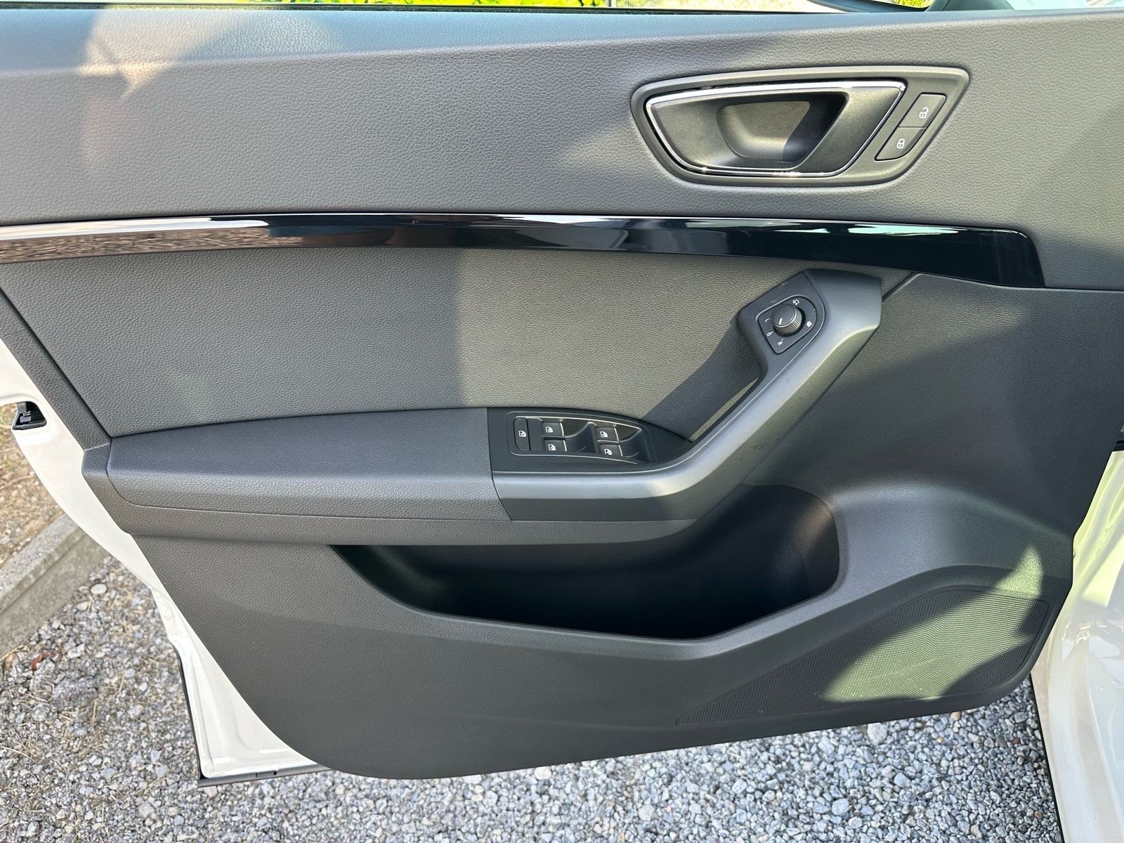 Seat Ateca 2,0 TDI DSG 4x4, PANO, 360 Kamera, Veliki servis, fotografija 15