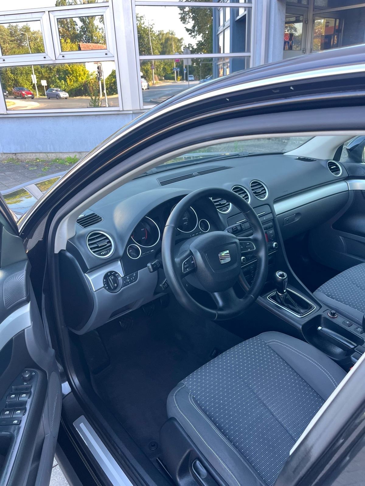 Seat Exeo 2,0 TDI Sport "KUPLJEN NOV U HR" kartice/zamjena..., fotografija 8