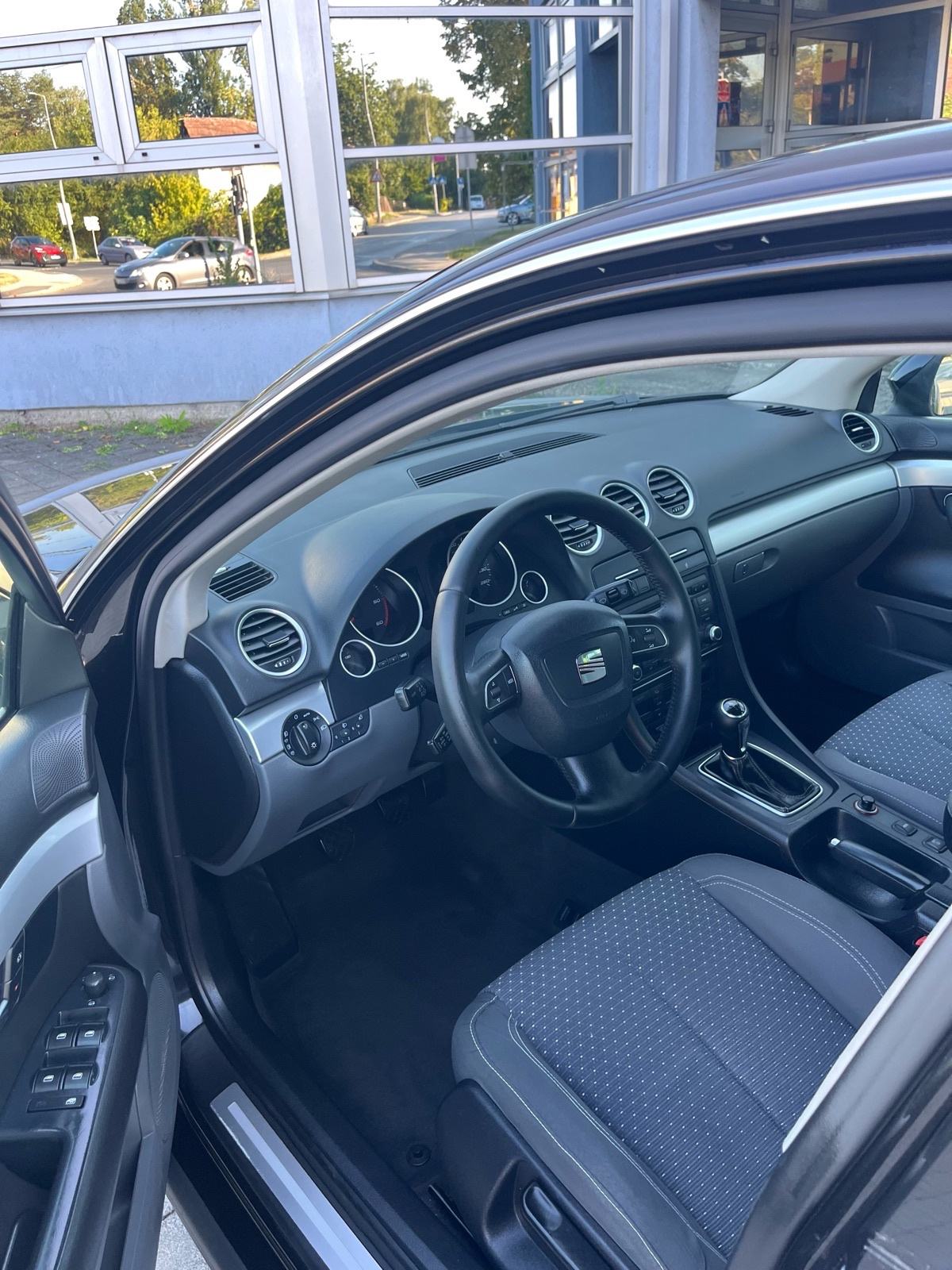 Seat Exeo 2,0 TDI Sport "KUPLJEN NOV U HR" kartice/zamjena..., fotografija 13