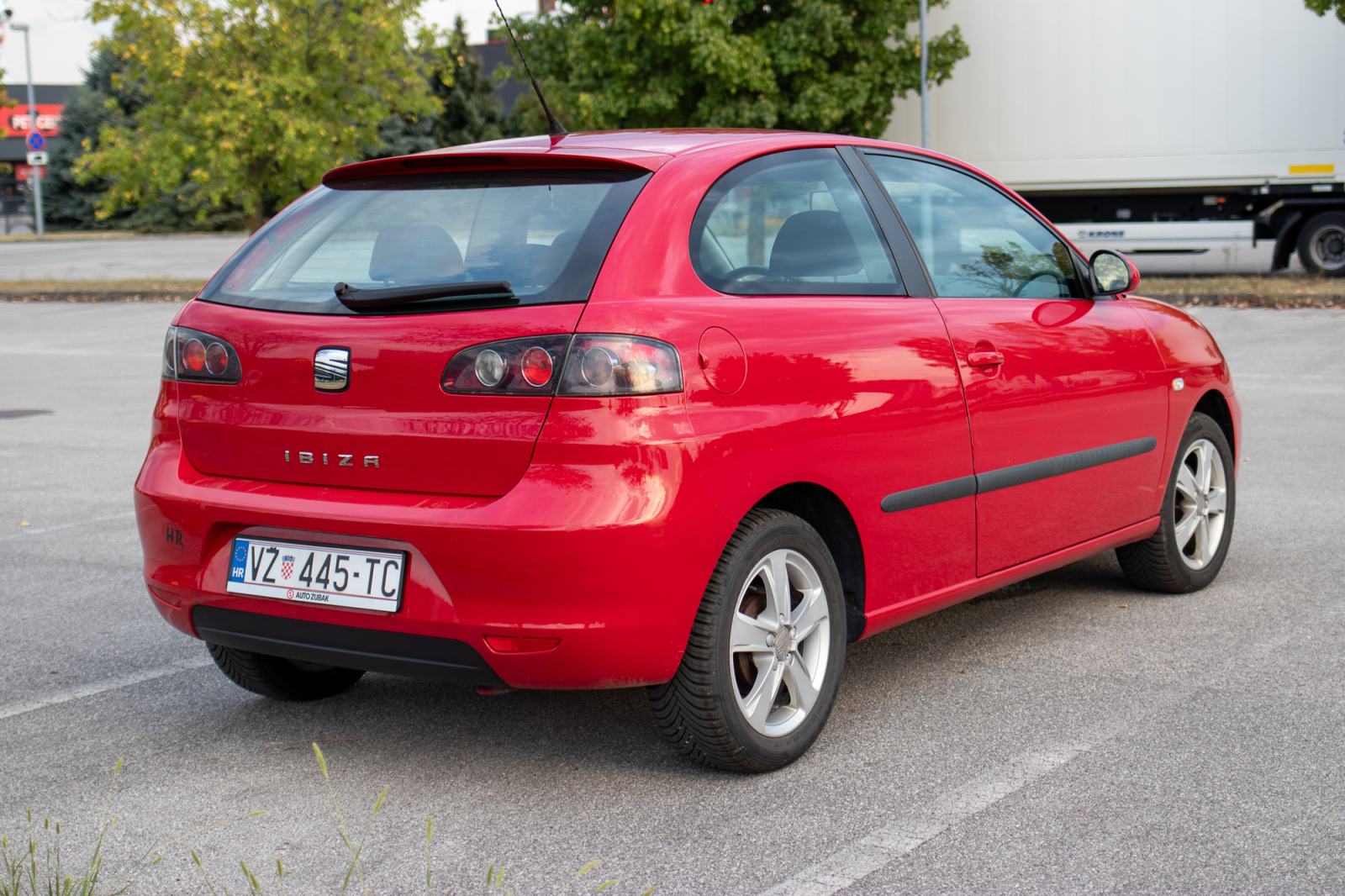 Seat Ibiza 1,2 69KS- reg. 3/2027, nove gume, fotografija 4