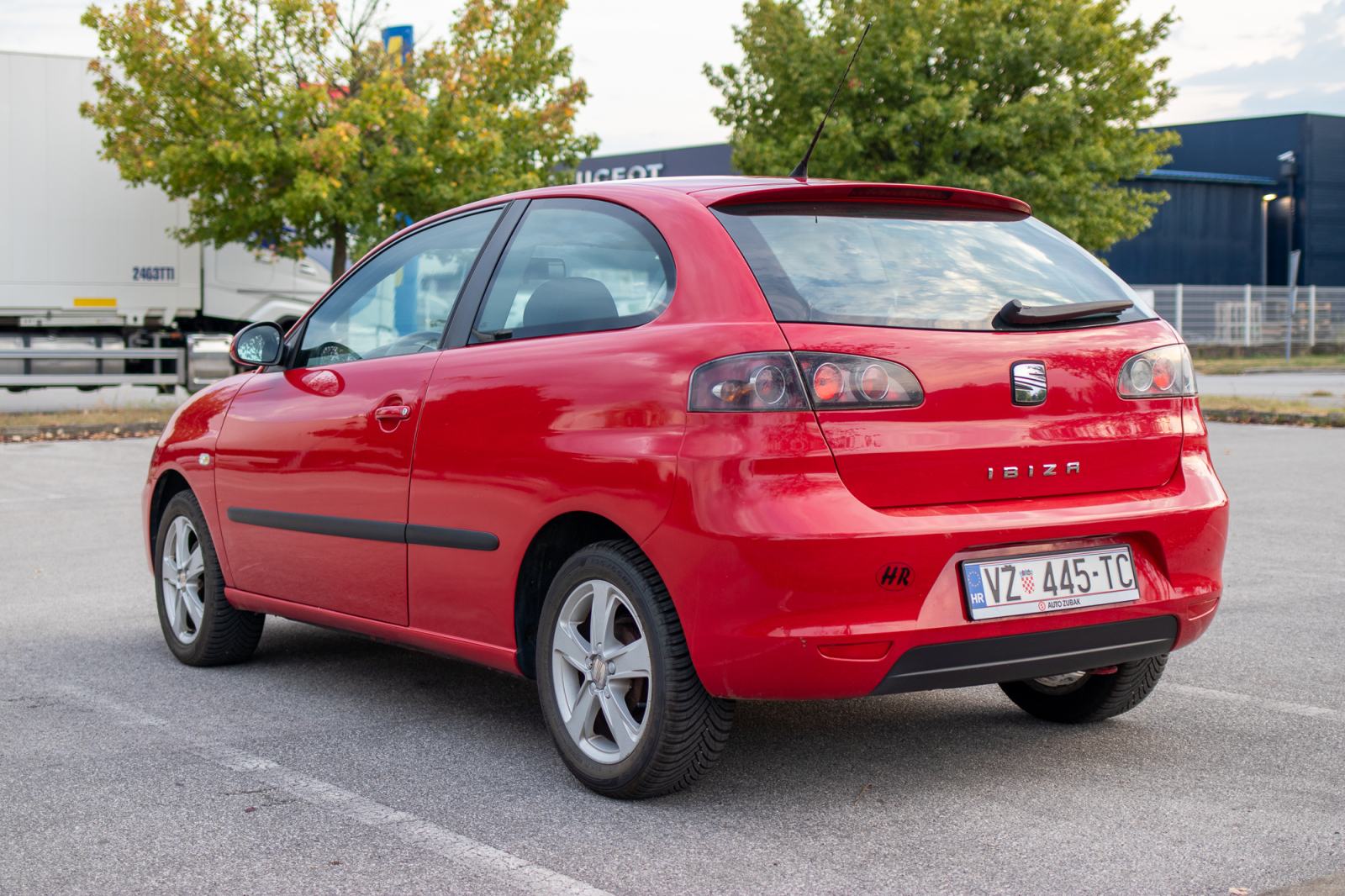 Seat Ibiza 1,2 69KS- reg. 3/2027, nove gume, fotografija 5