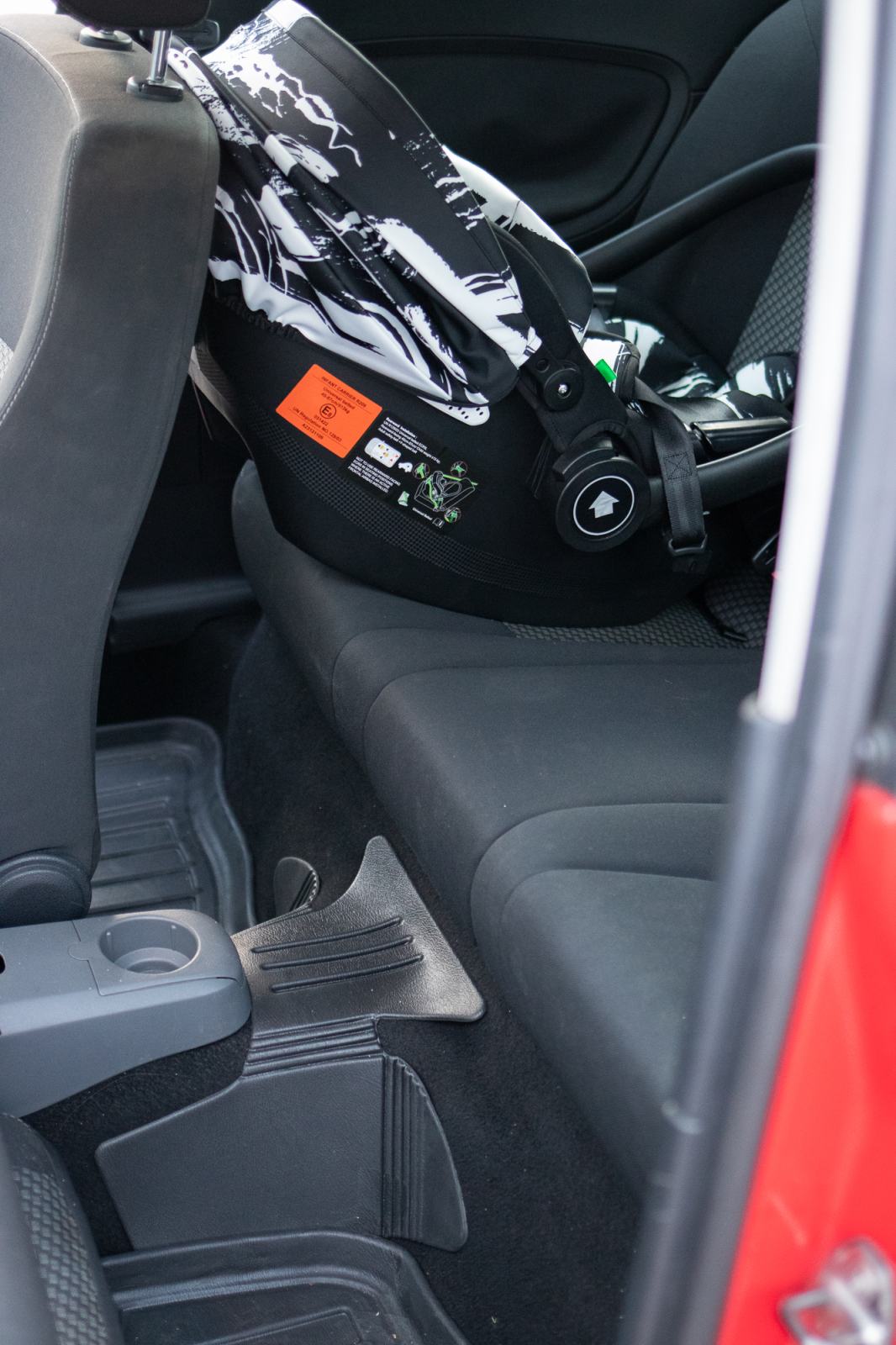 Seat Ibiza 1,2 69KS- reg. 3/2027, nove gume, fotografija 14