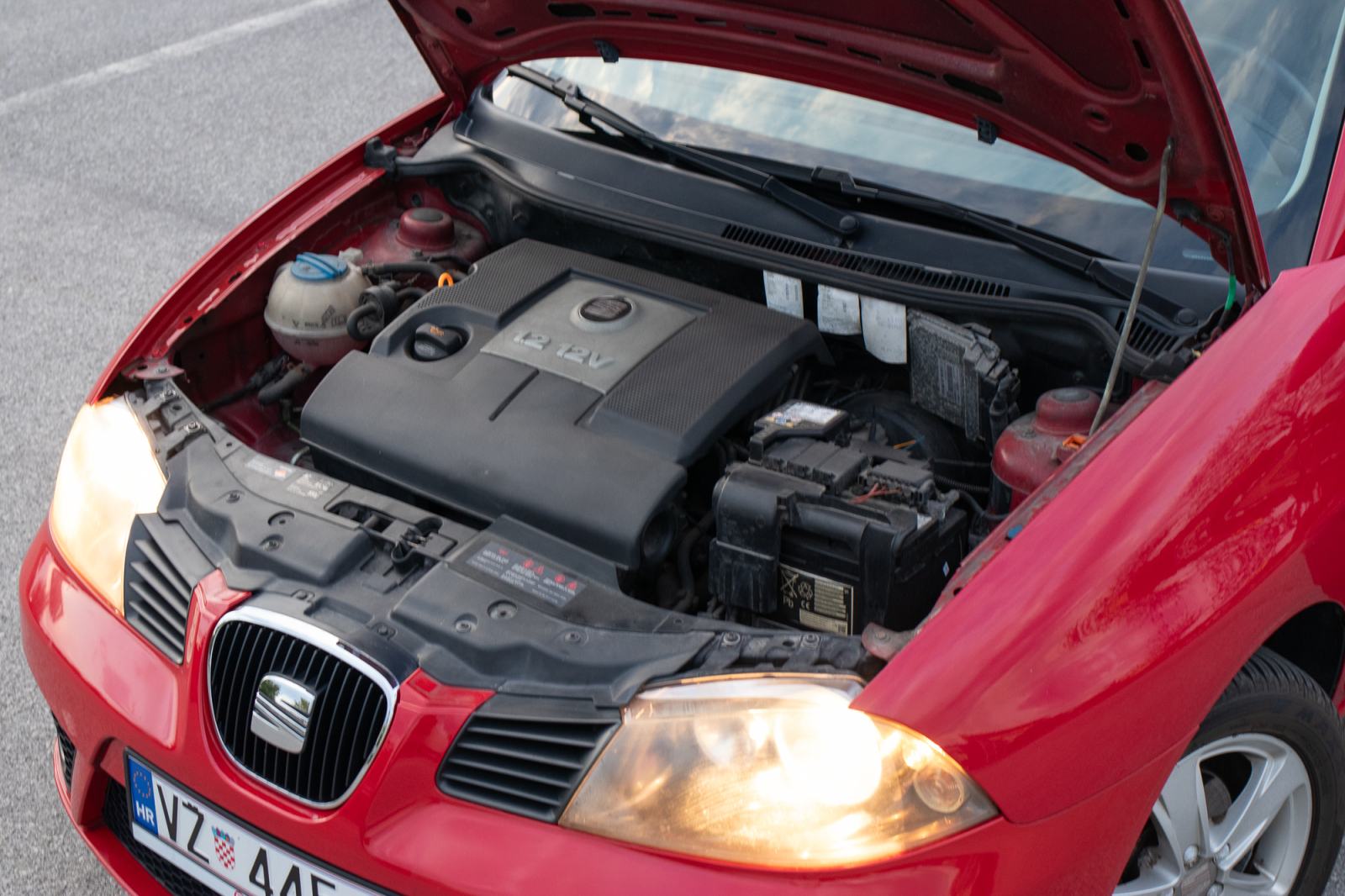 Seat Ibiza 1,2 69KS- reg. 3/2027, nove gume, fotografija 7