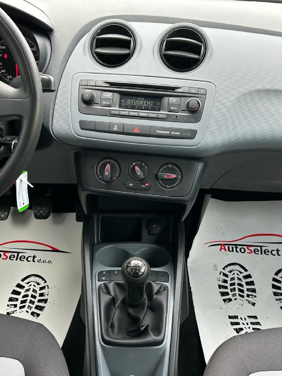 Seat Ibiza TDI - 2014 - 130000 KM - SERVISNA - GARANCIJA - REG 1 GOD!, fotografija 18