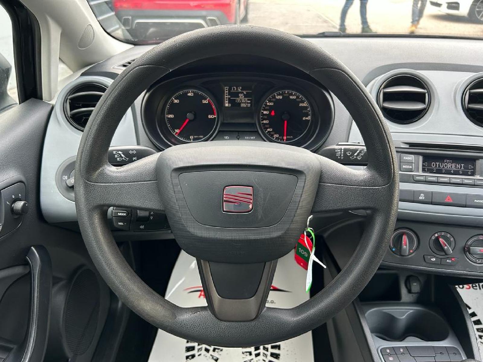 Seat Ibiza TDI - 2014 - 130000 KM - SERVISNA - GARANCIJA - REG 1 GOD!, fotografija 9