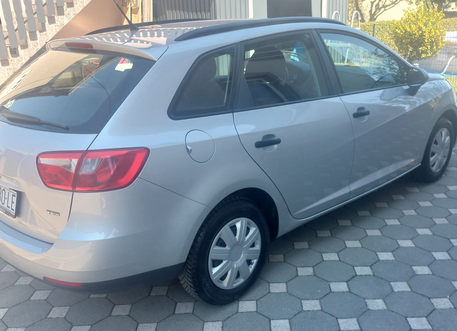 Seat Ibiza 1,2 TSI u odličnom stanju, fotografija 5