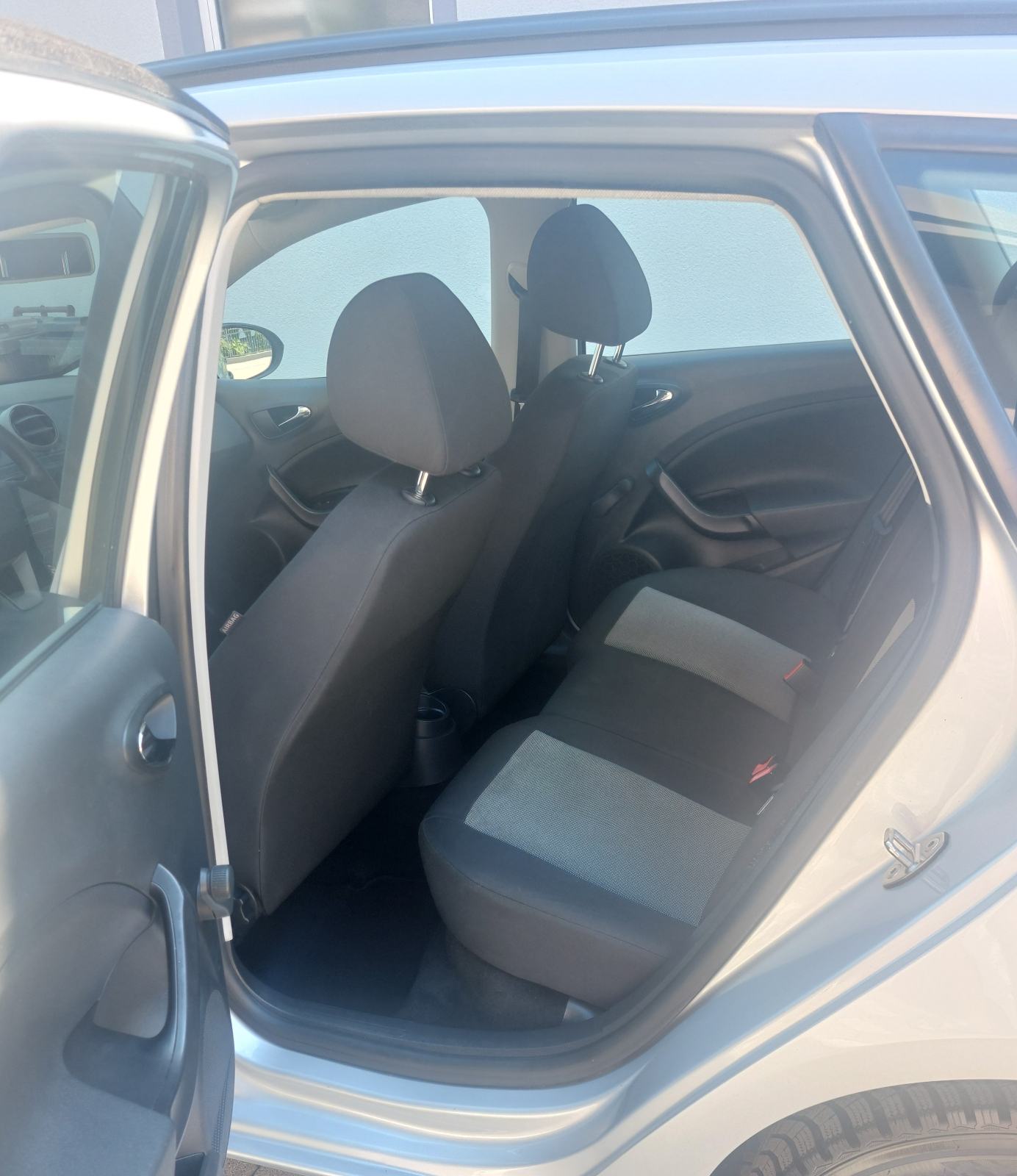Seat Ibiza 1,2 TSI u odličnom stanju, fotografija 7