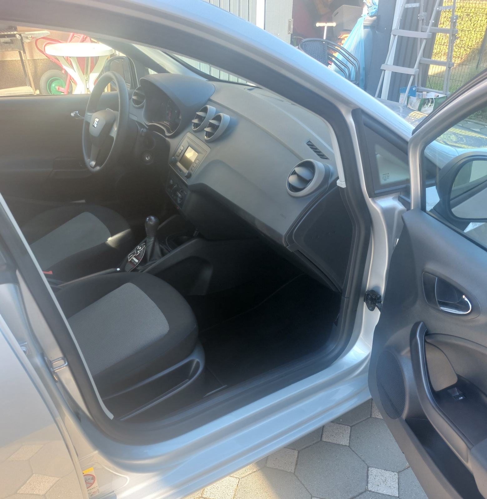 Seat Ibiza 1,2 TSI u odličnom stanju, fotografija 12