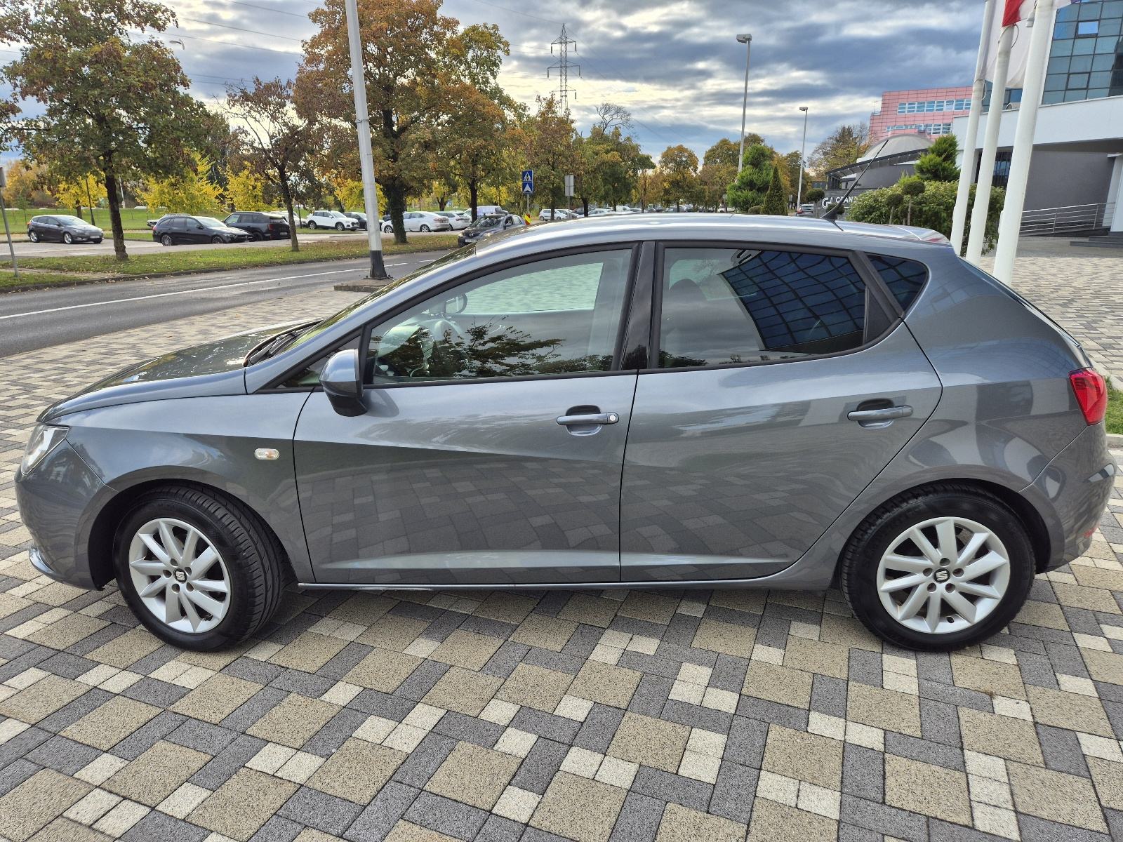 Seat Ibiza 1,2 **CHILI STYLE**DIG.KLIMA**ALU**SERVISNA**REG 1 GOD**, fotografija 4